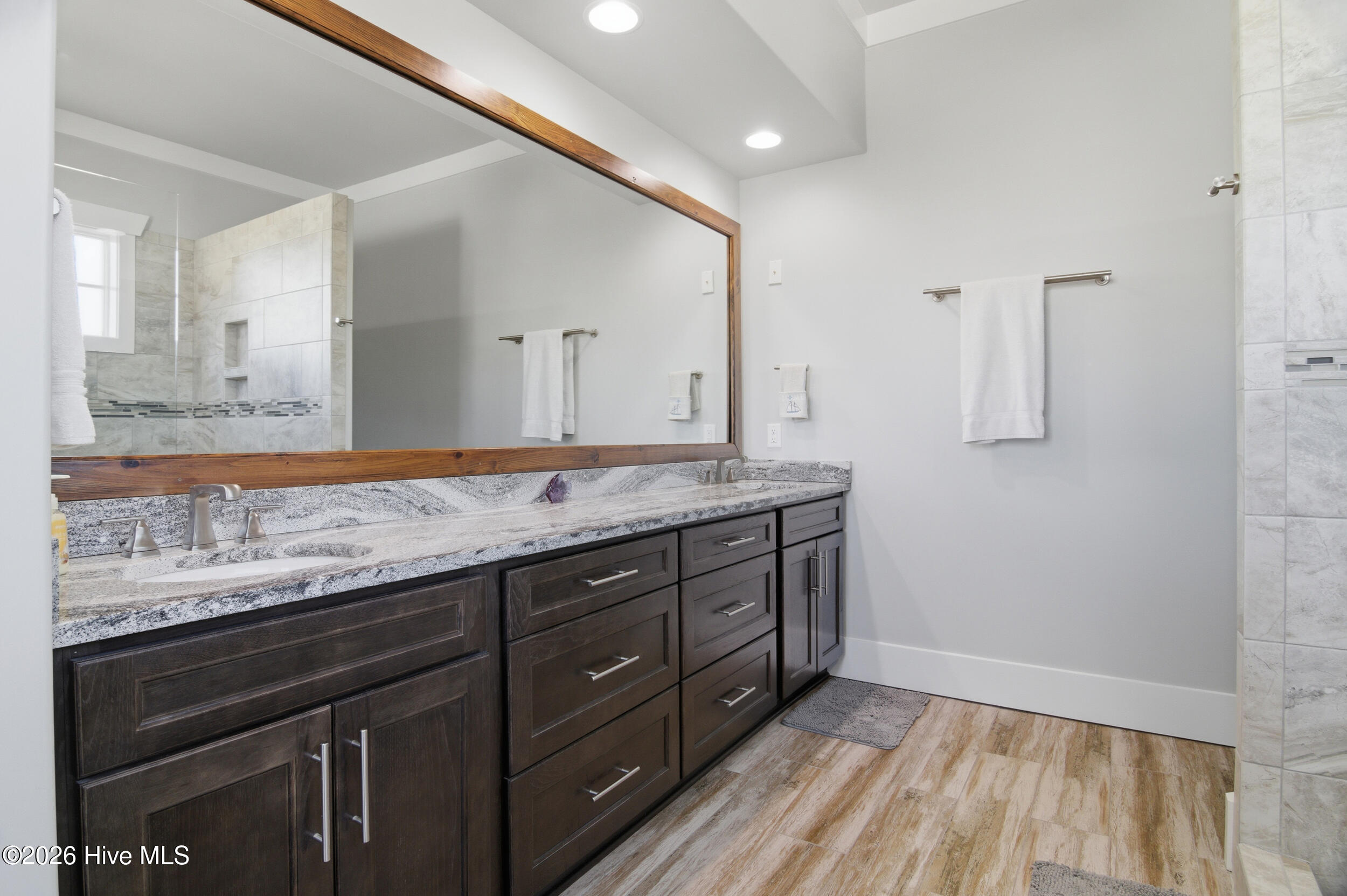 100549551 | Photo 31