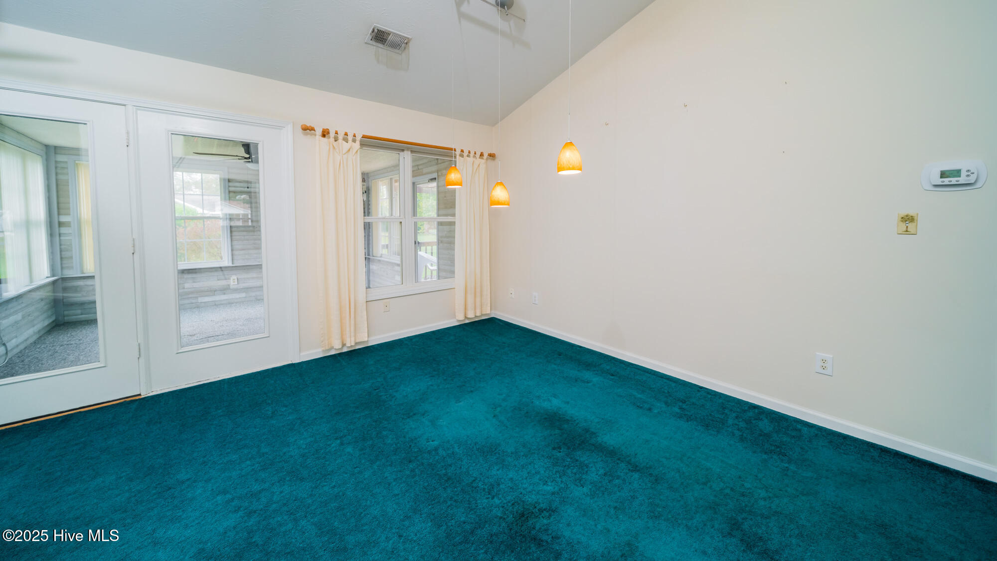 100532169 | Photo 11