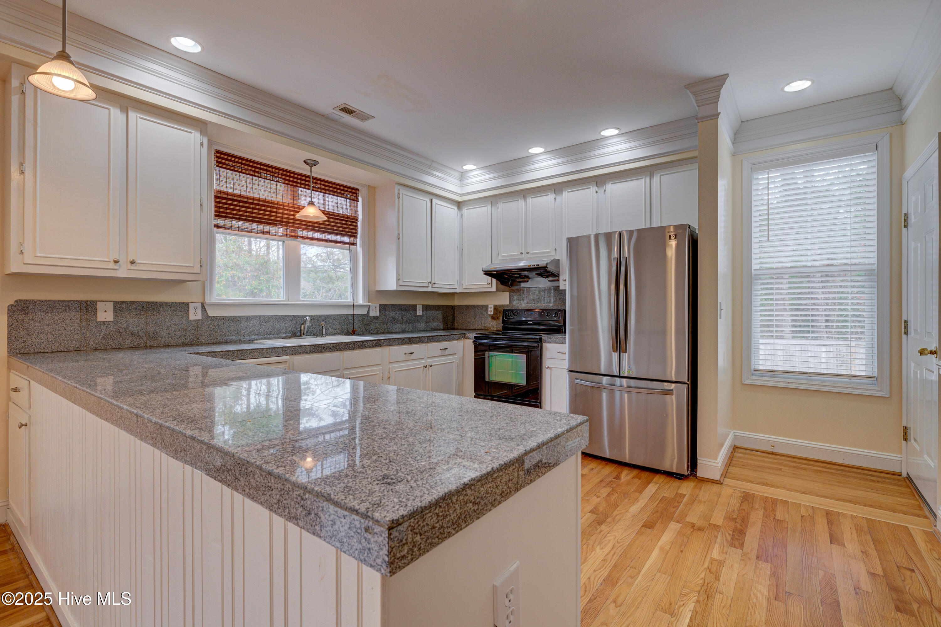 100567559 | Photo 12