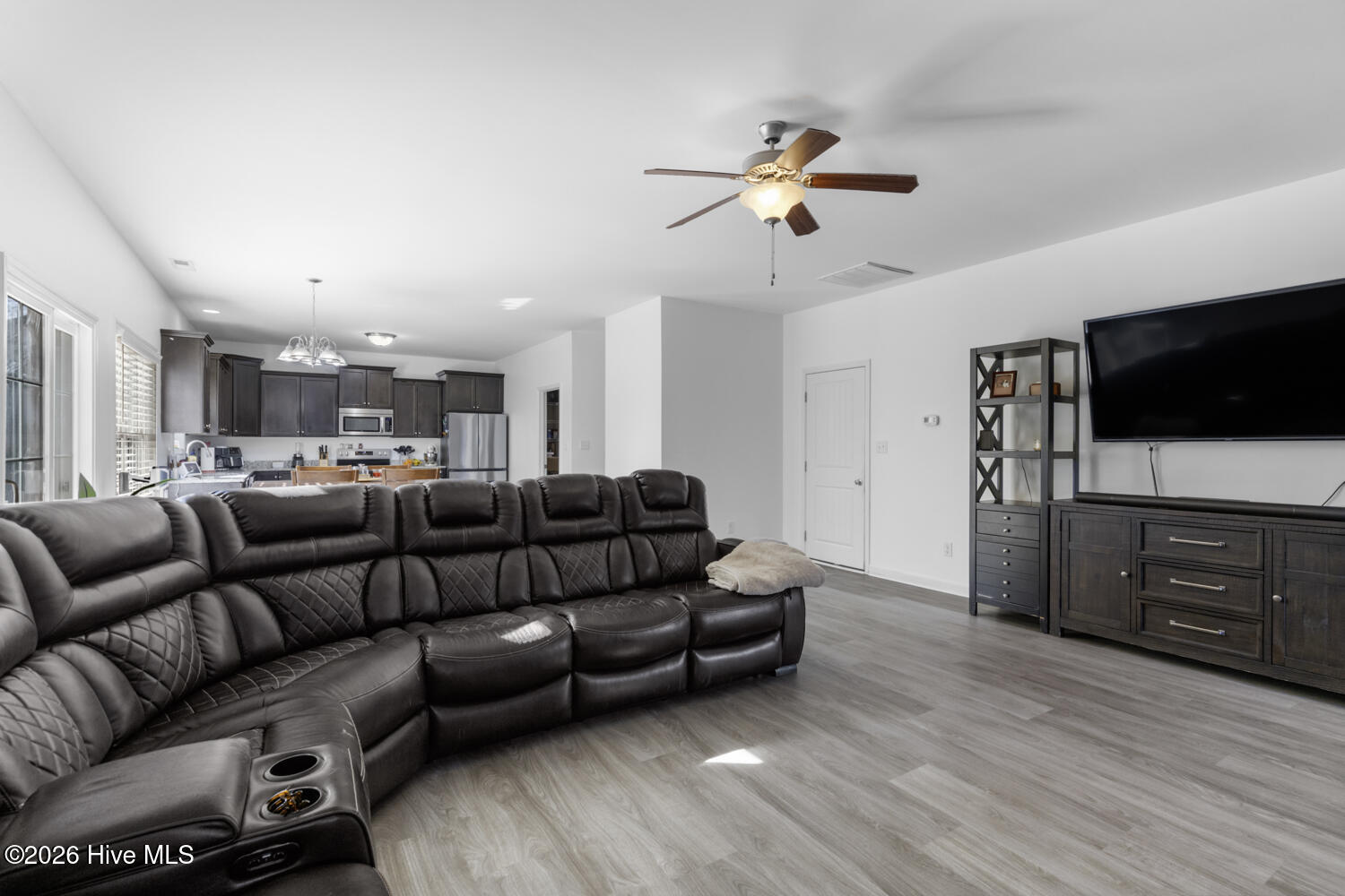 100548430 | Photo 13