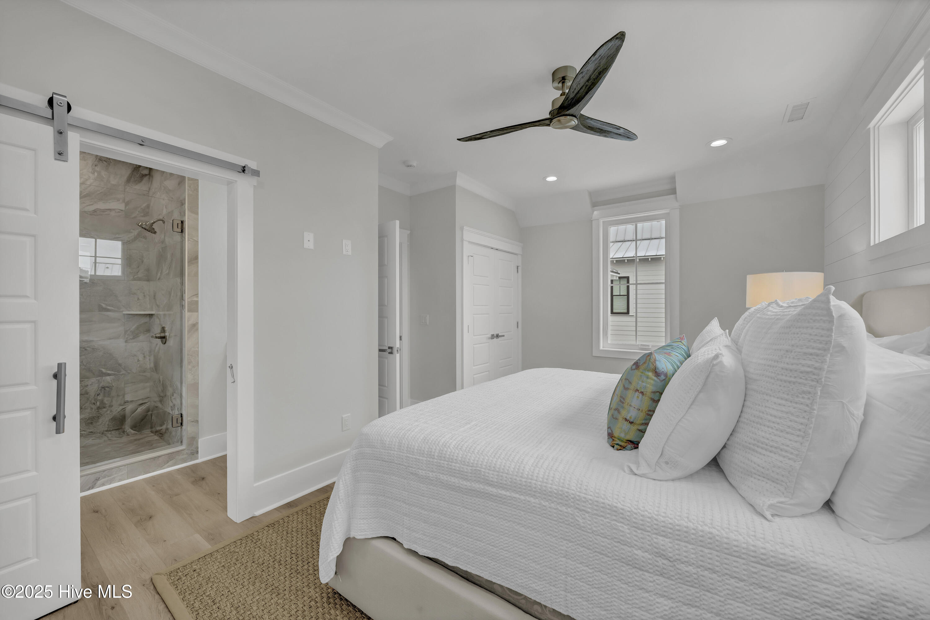 100507962 | Photo 32