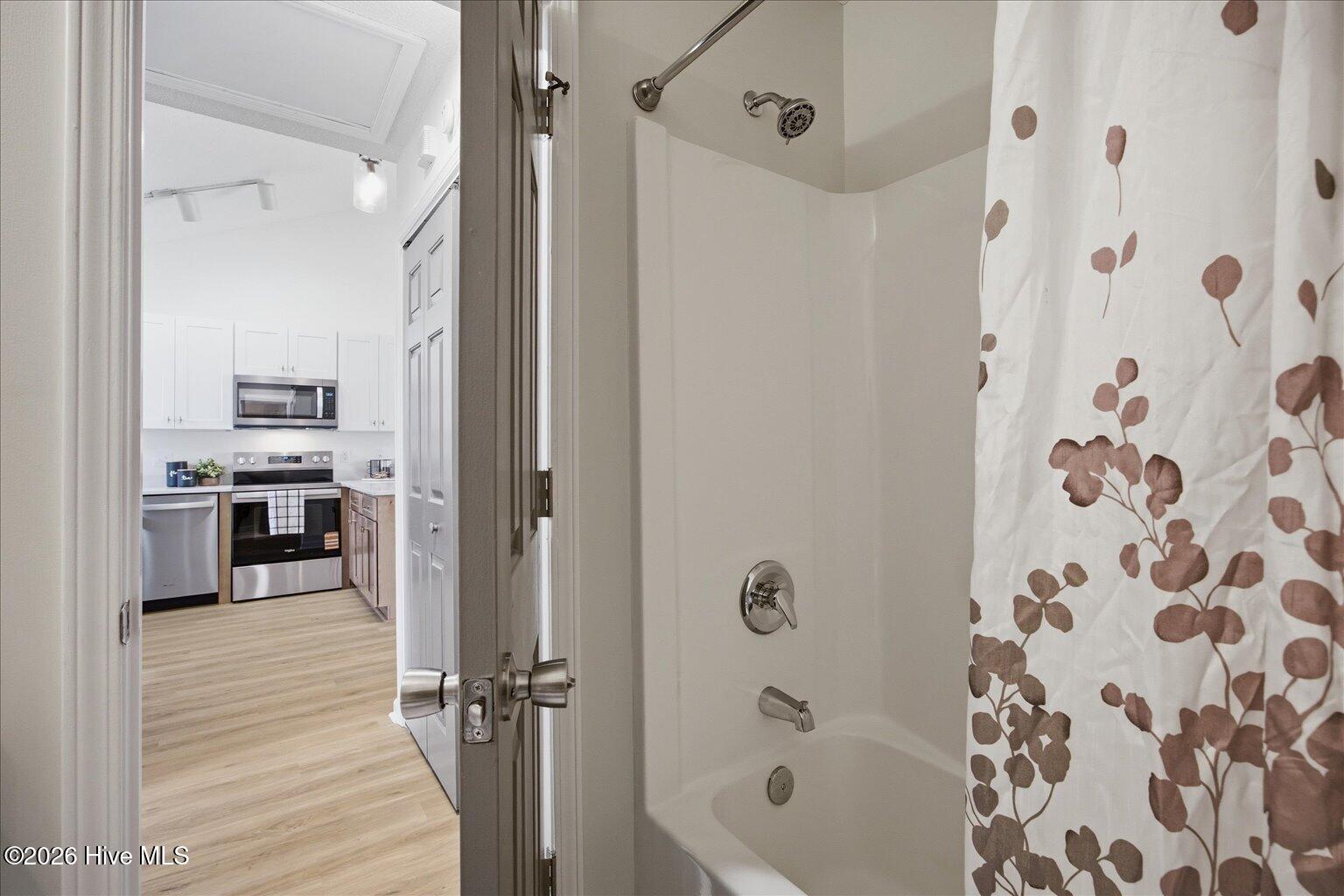 100562733 | Photo 25