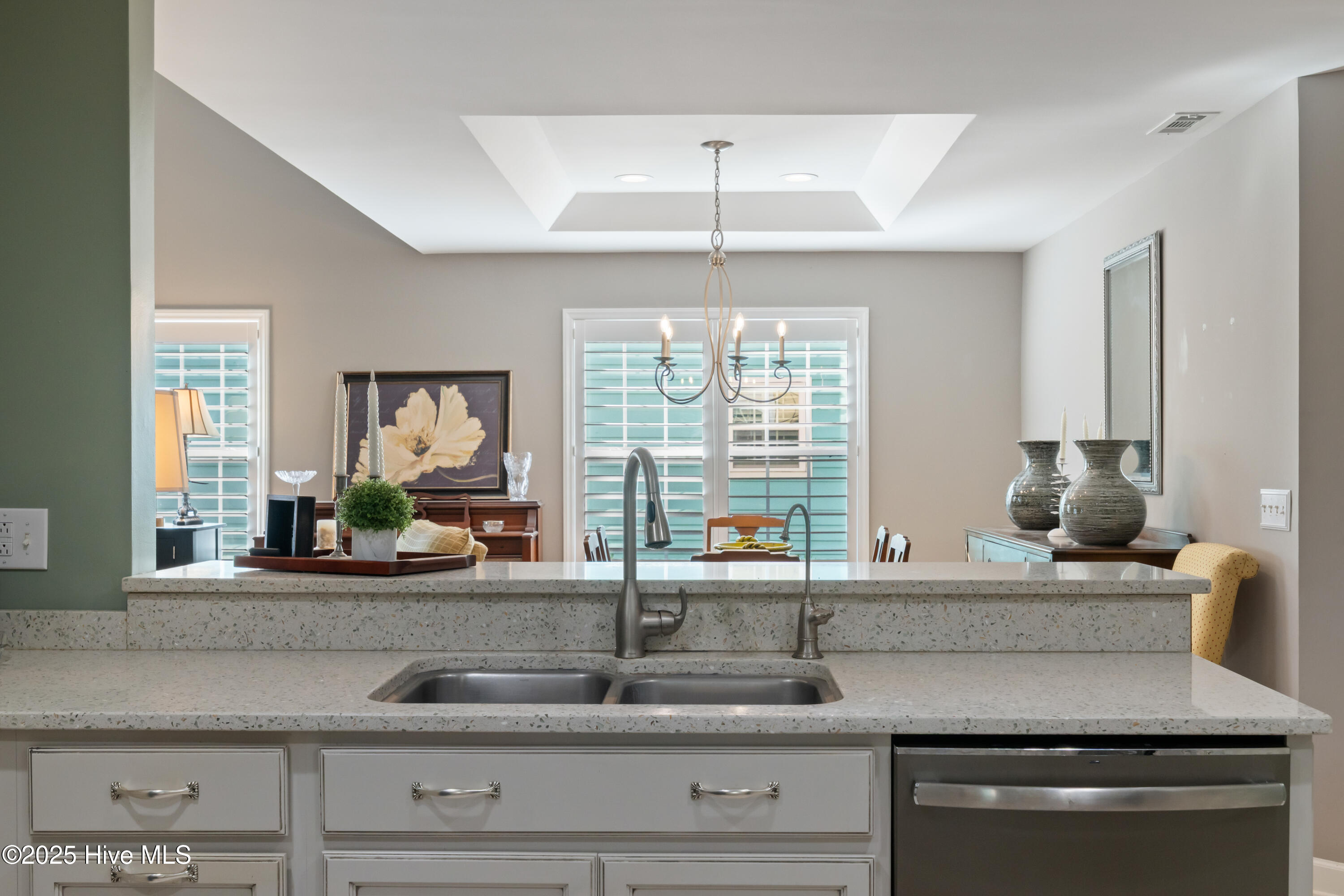 100543099 | Photo 18