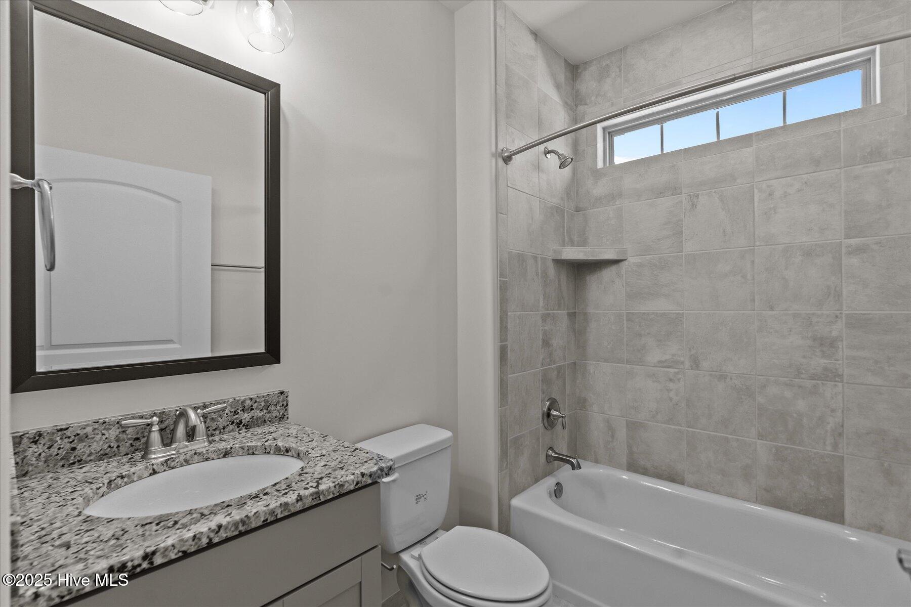 100501271 | Photo 18