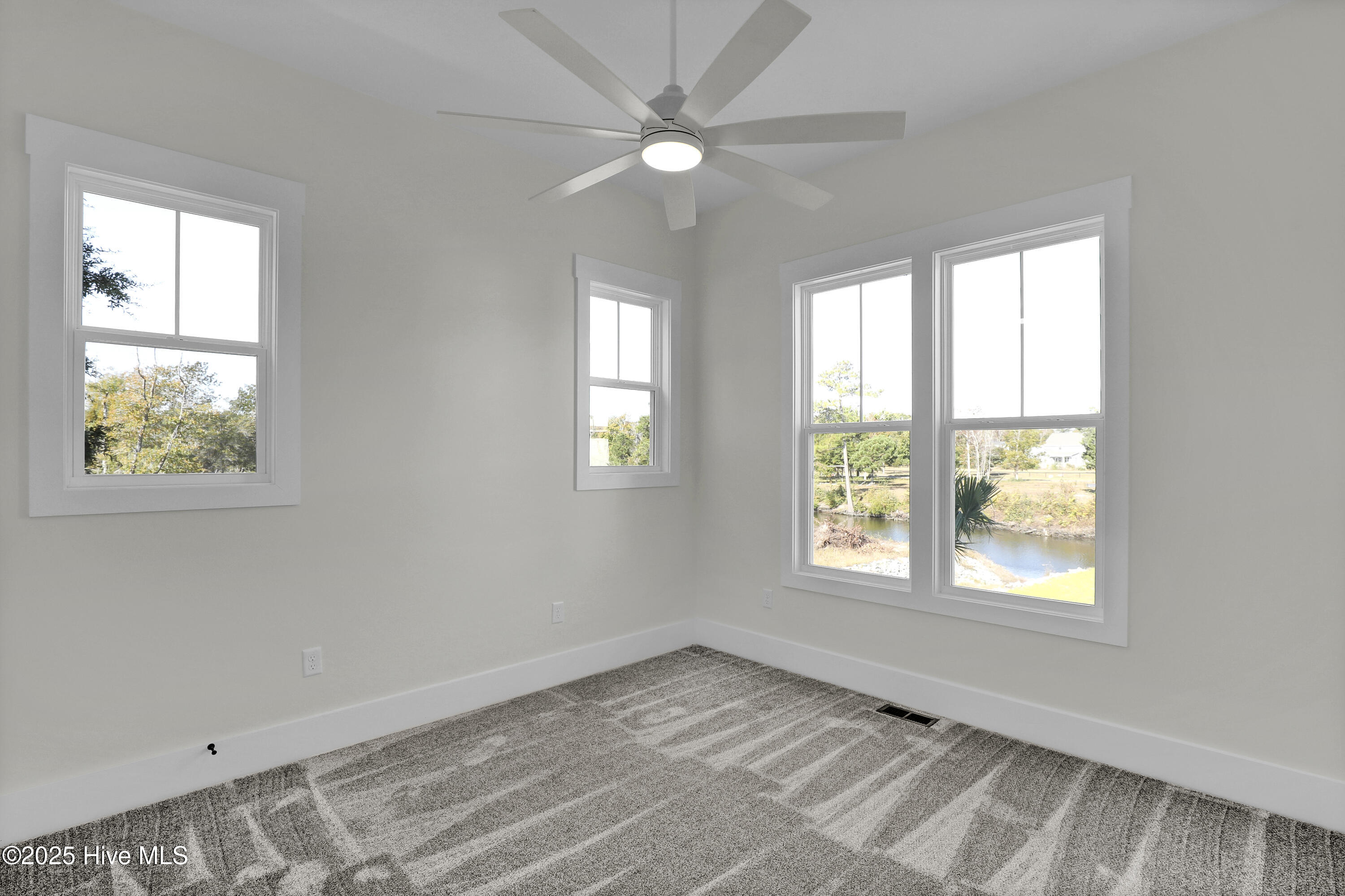 100523775 | Photo 22