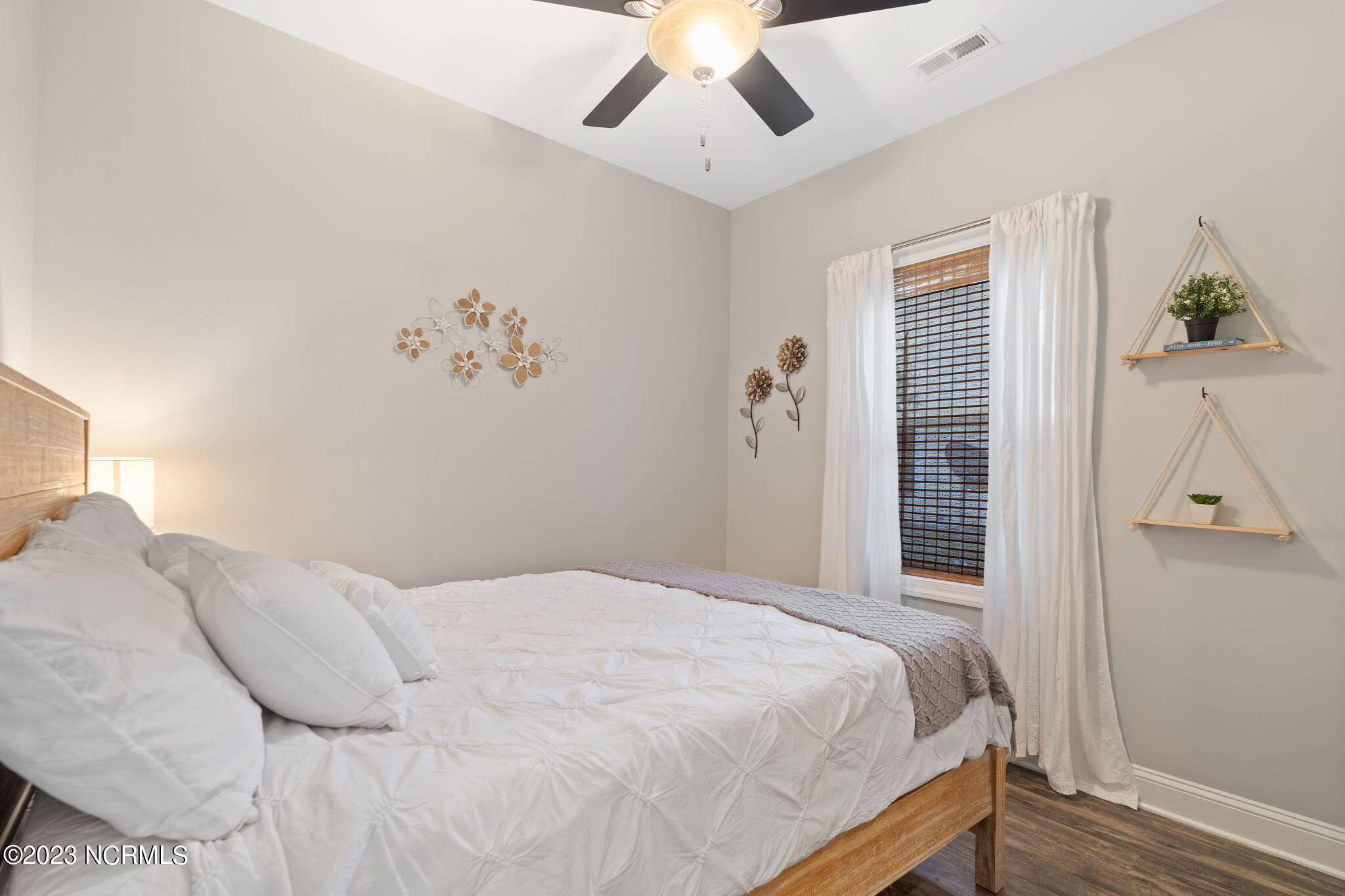 100568297 | Photo 22