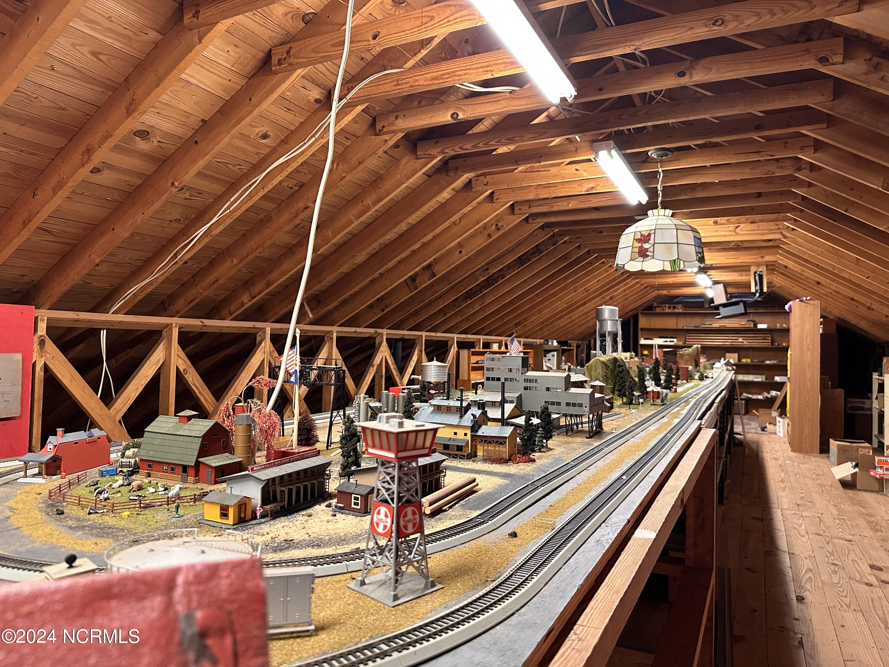 100466276 | Photo 40