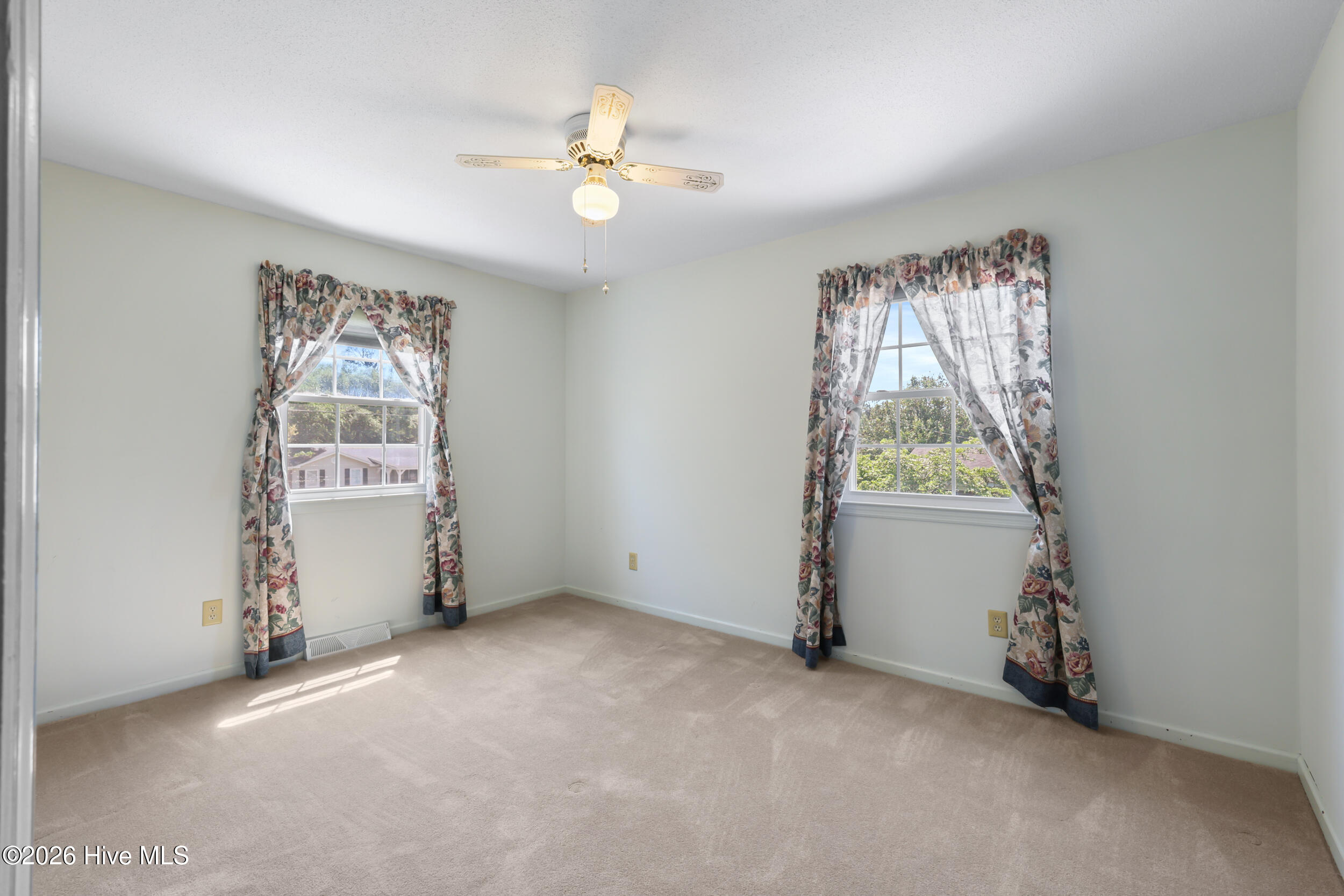 100567633 | Photo 25