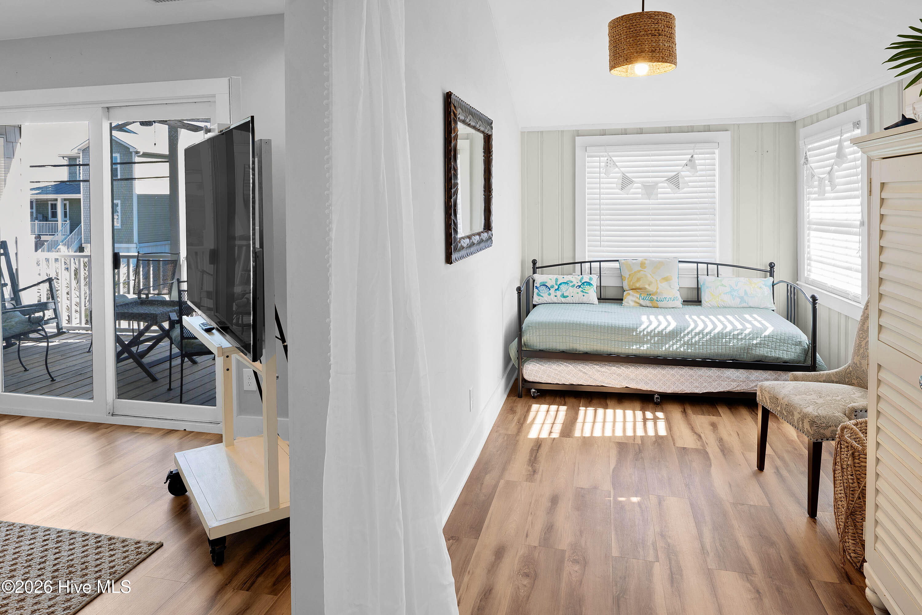 100550780 | Photo 18