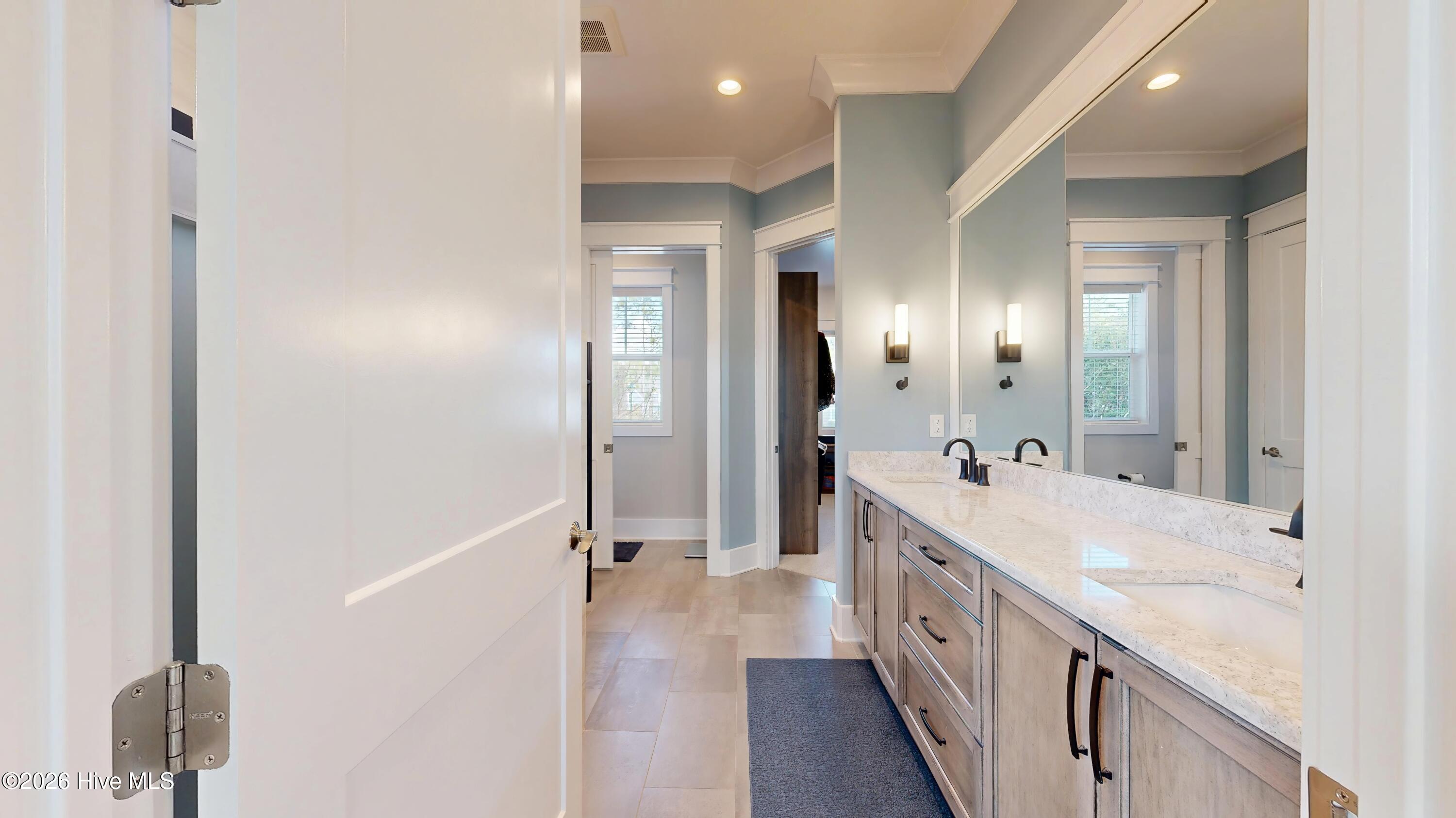 100552329 | Photo 26