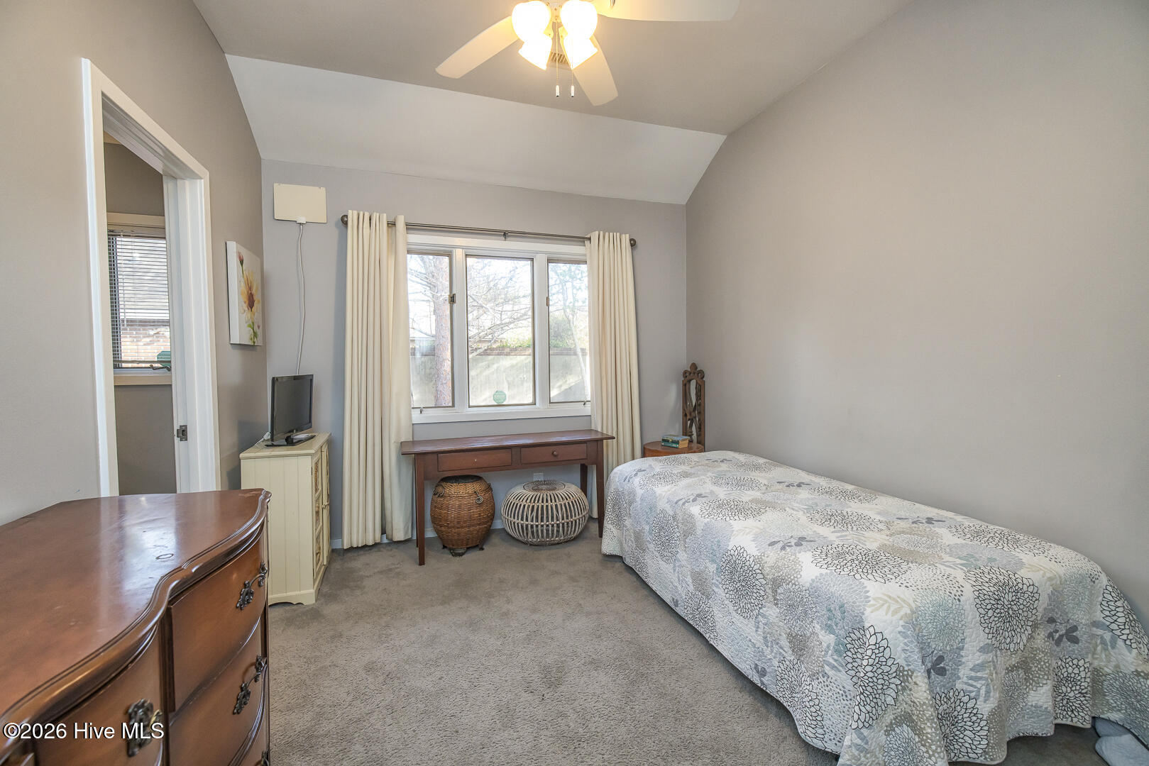 100549741 | Photo 23