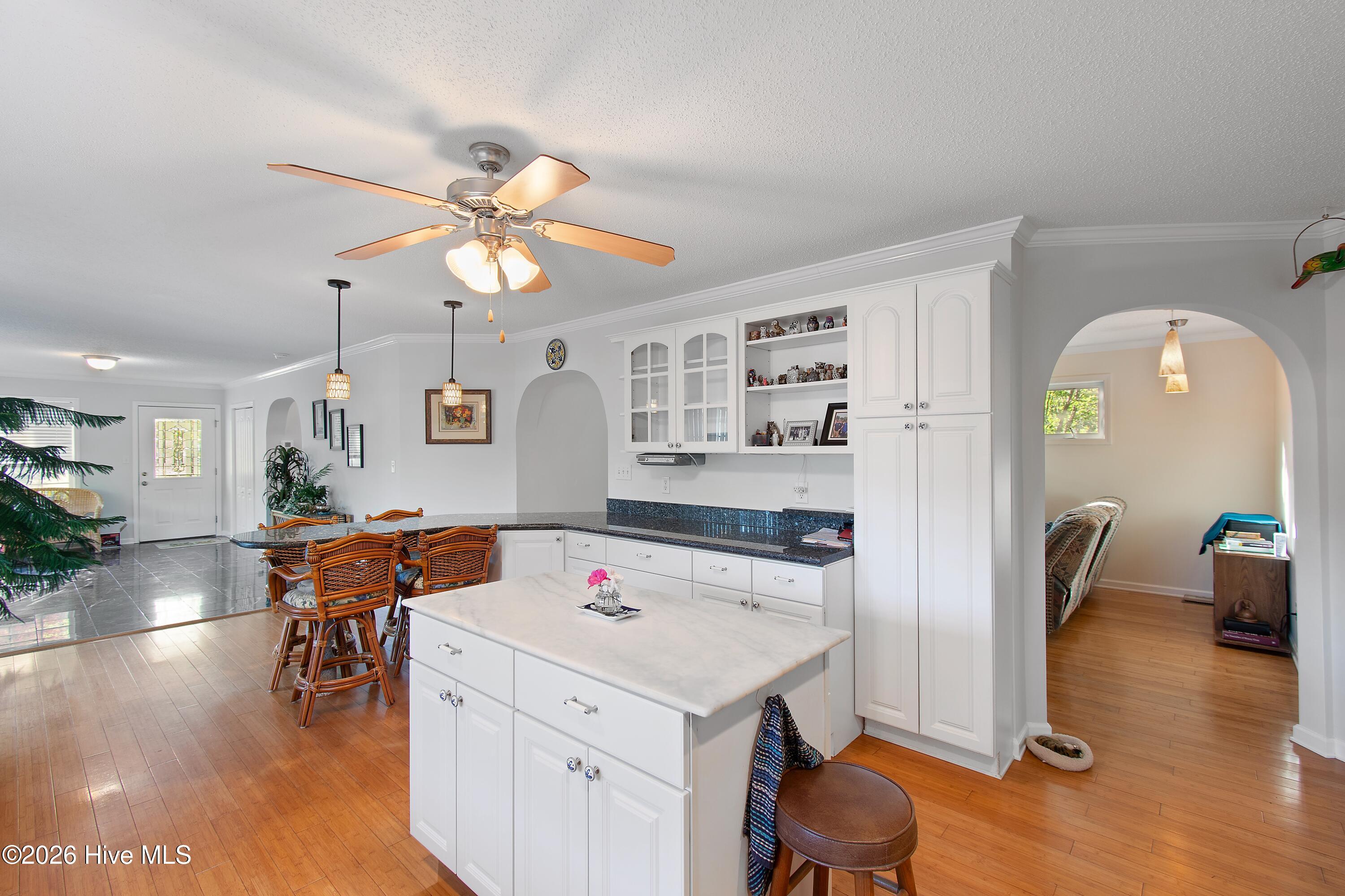 100568231 | Photo 30