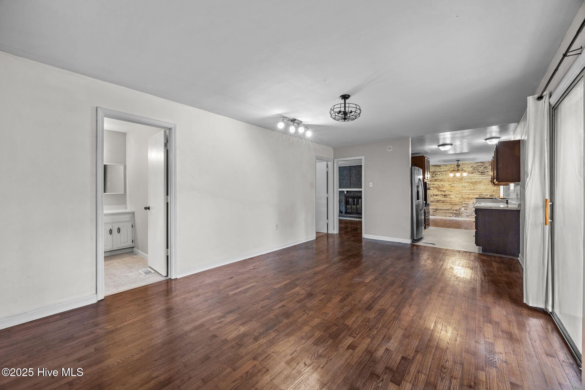 100530315 | Photo 16