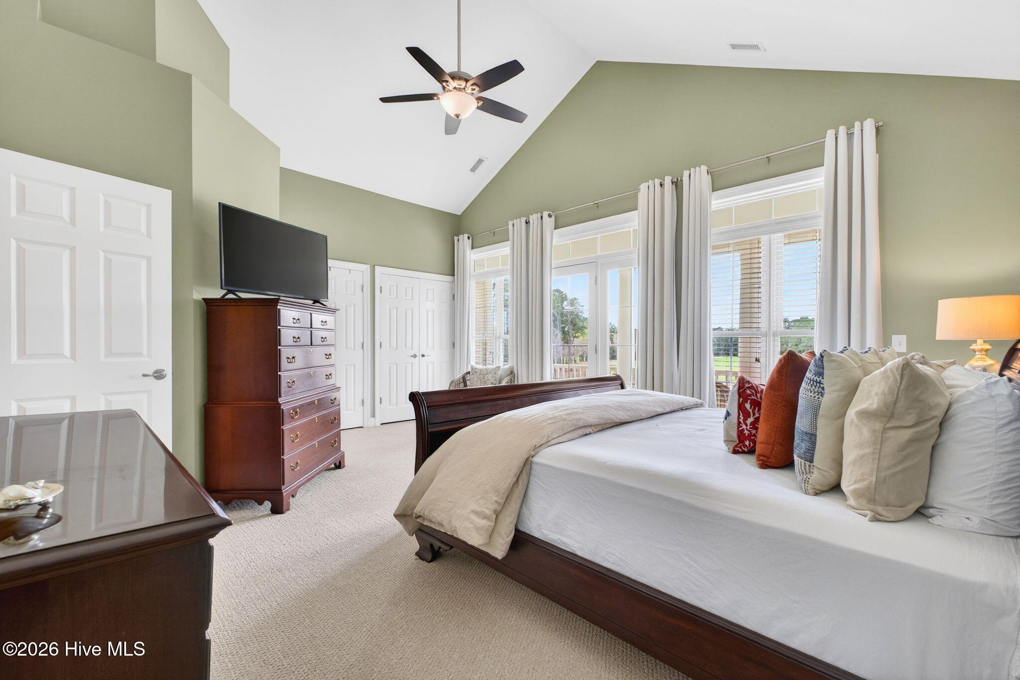 100561397 | Photo 56