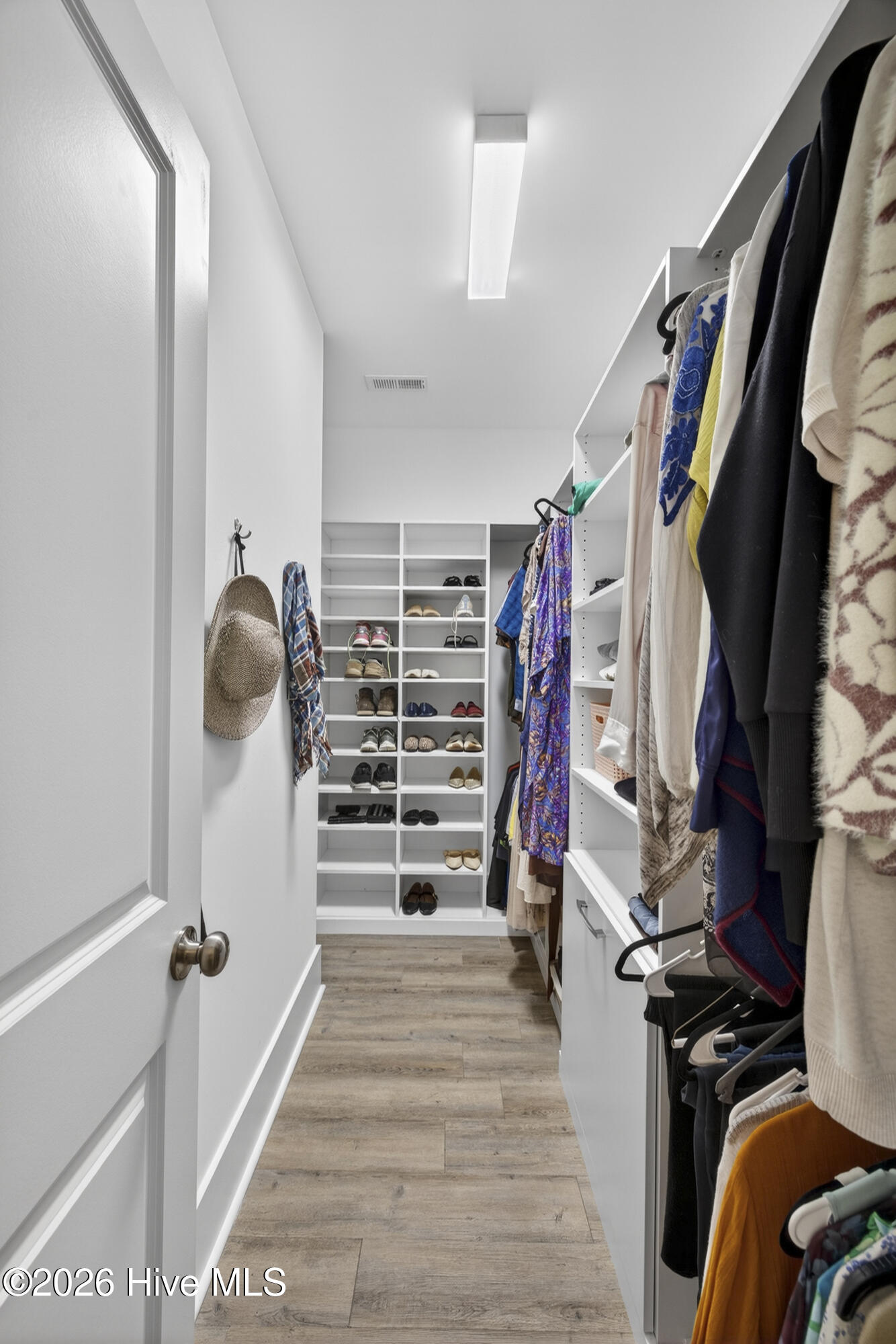 100558964 | Photo 17