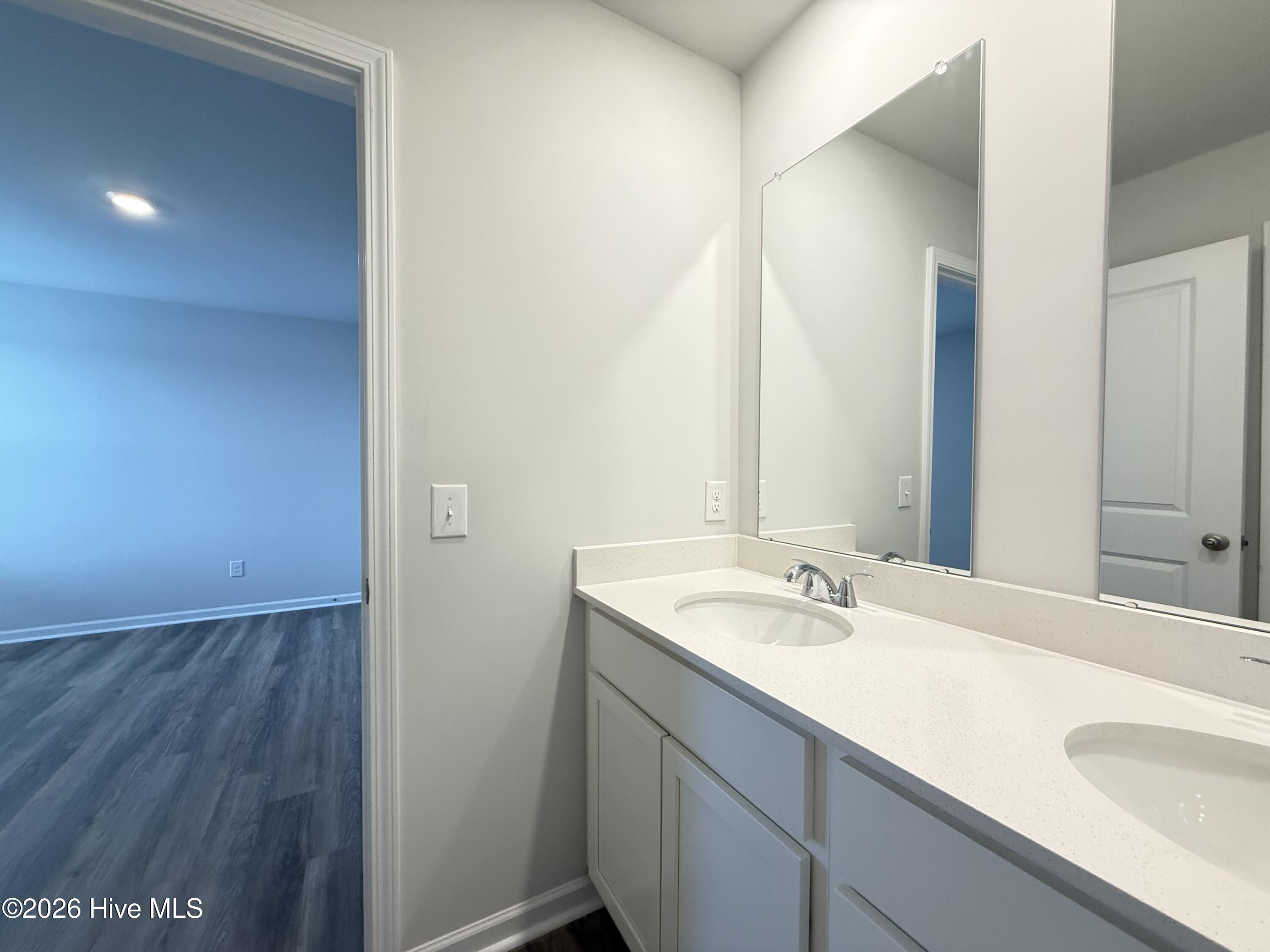 100525025 | Photo 21