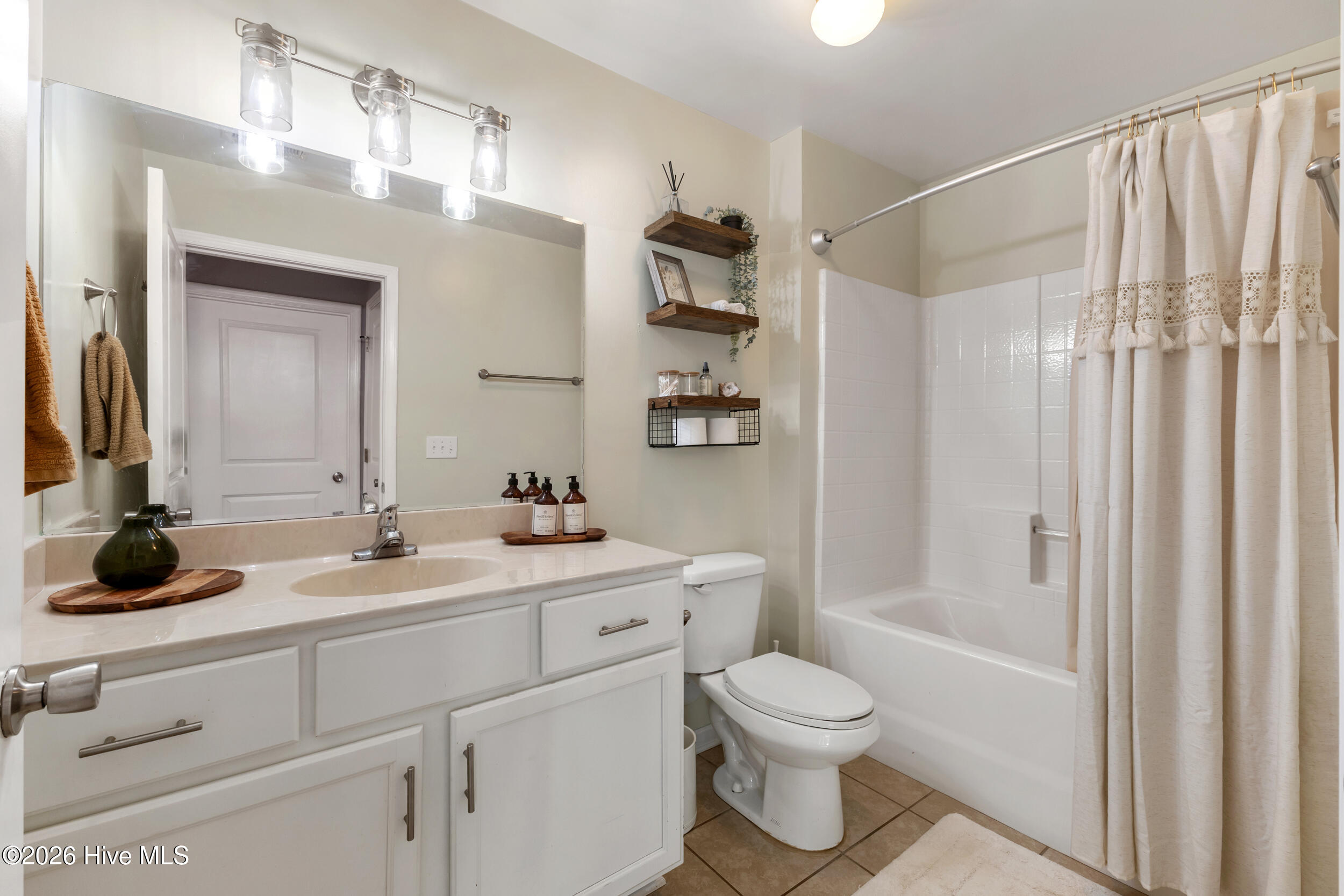 100549043 | Photo 14