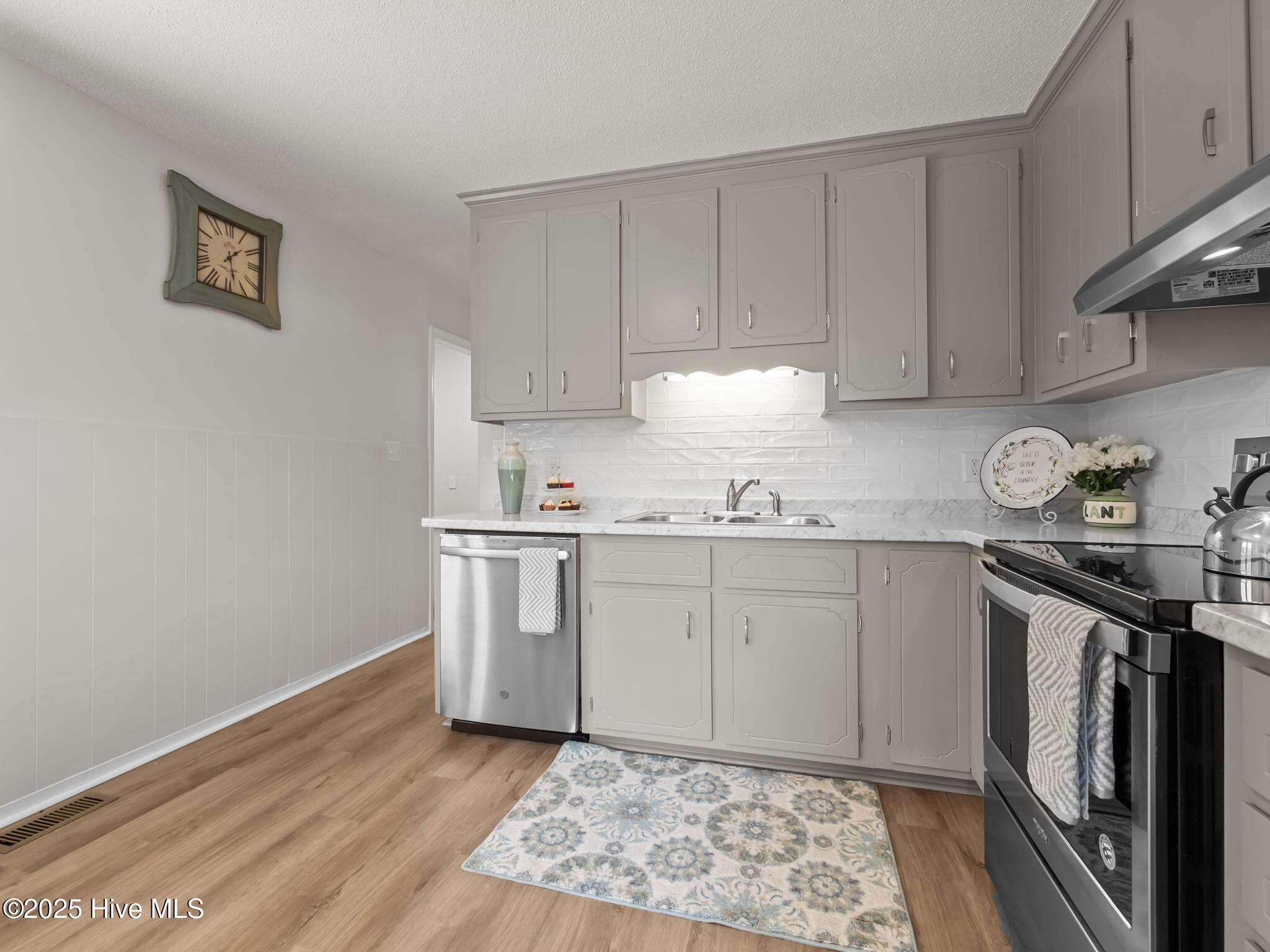 2859 Easy Street,Newport