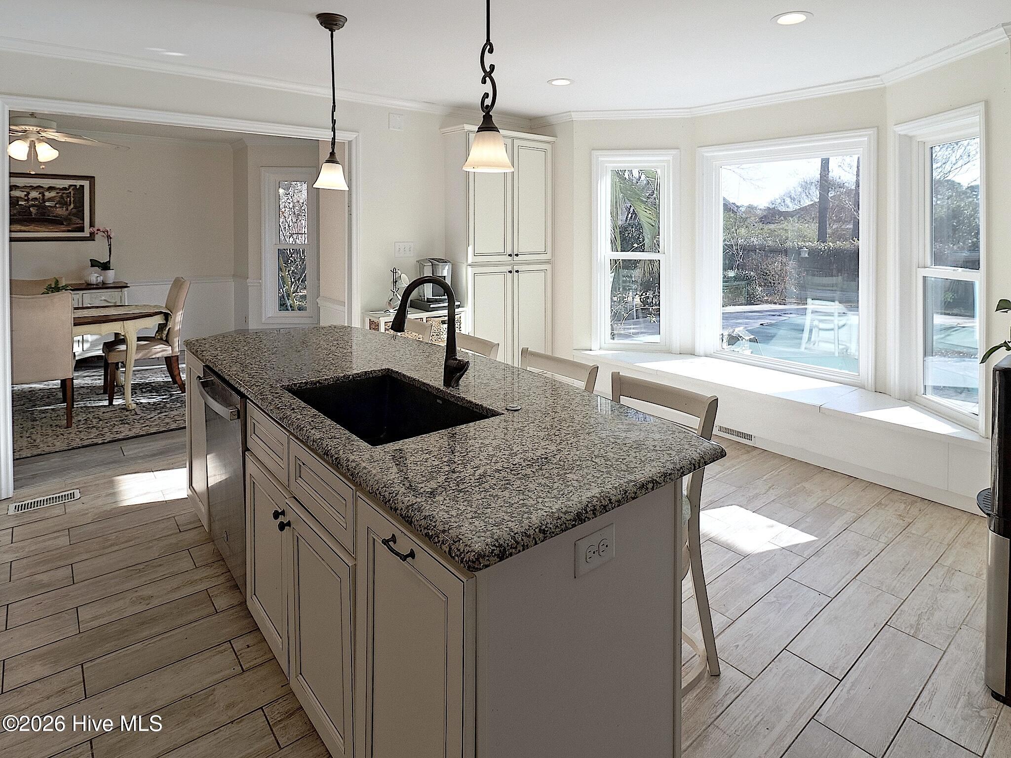 100554286 | Photo 11