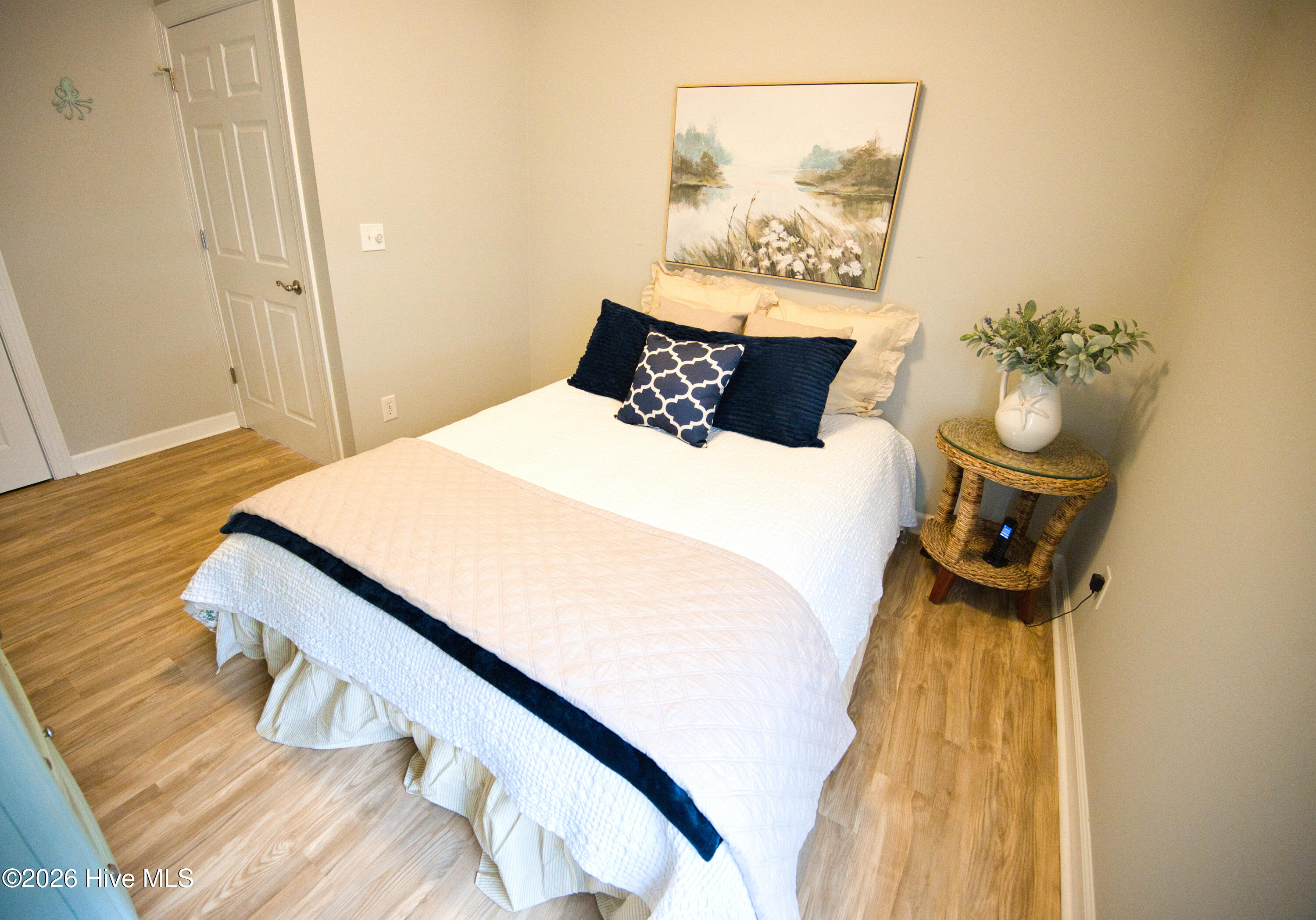 100558044 | Photo 45