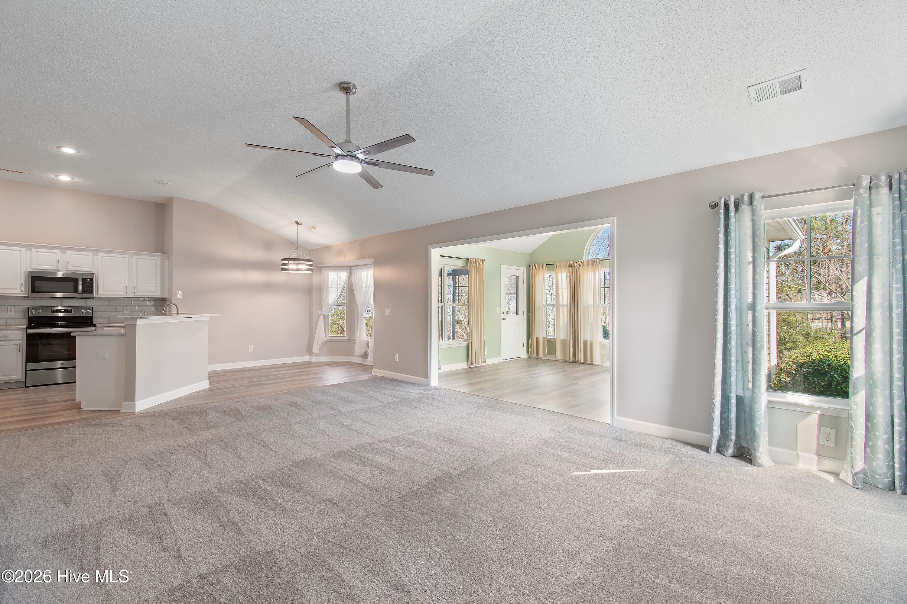 100560224 | Photo 19