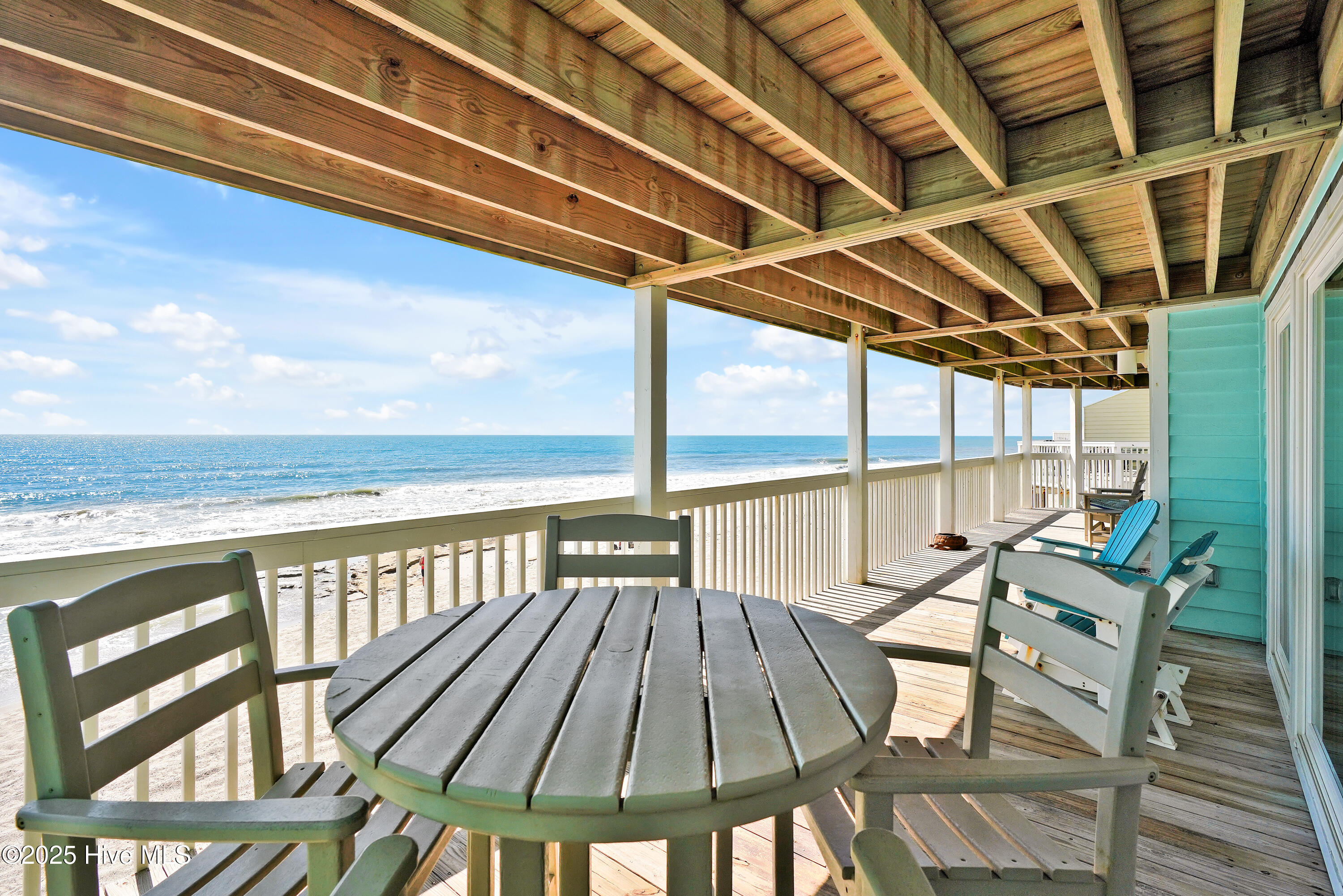 100570549 | Photo 11