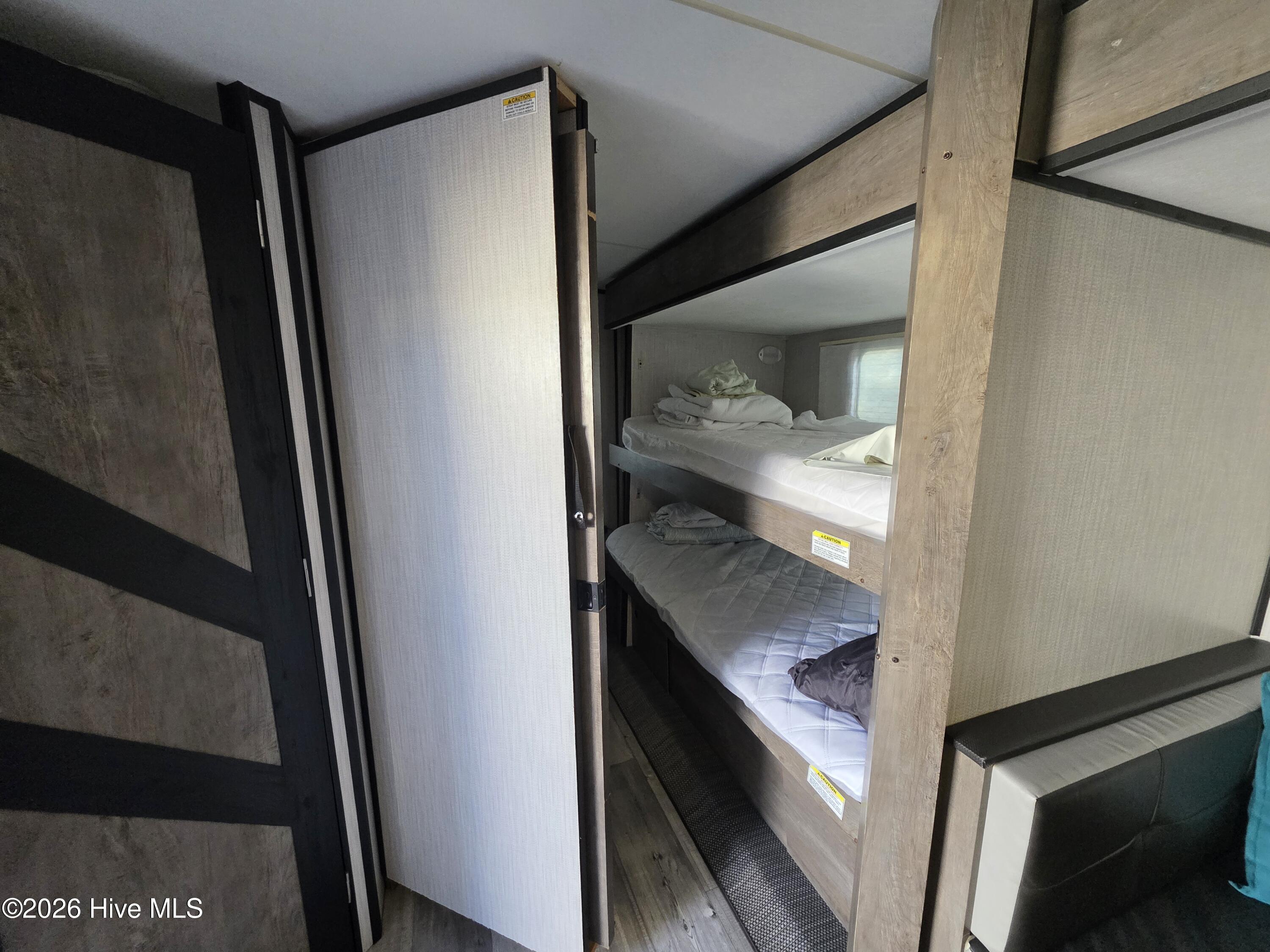 100557305 | Photo 12