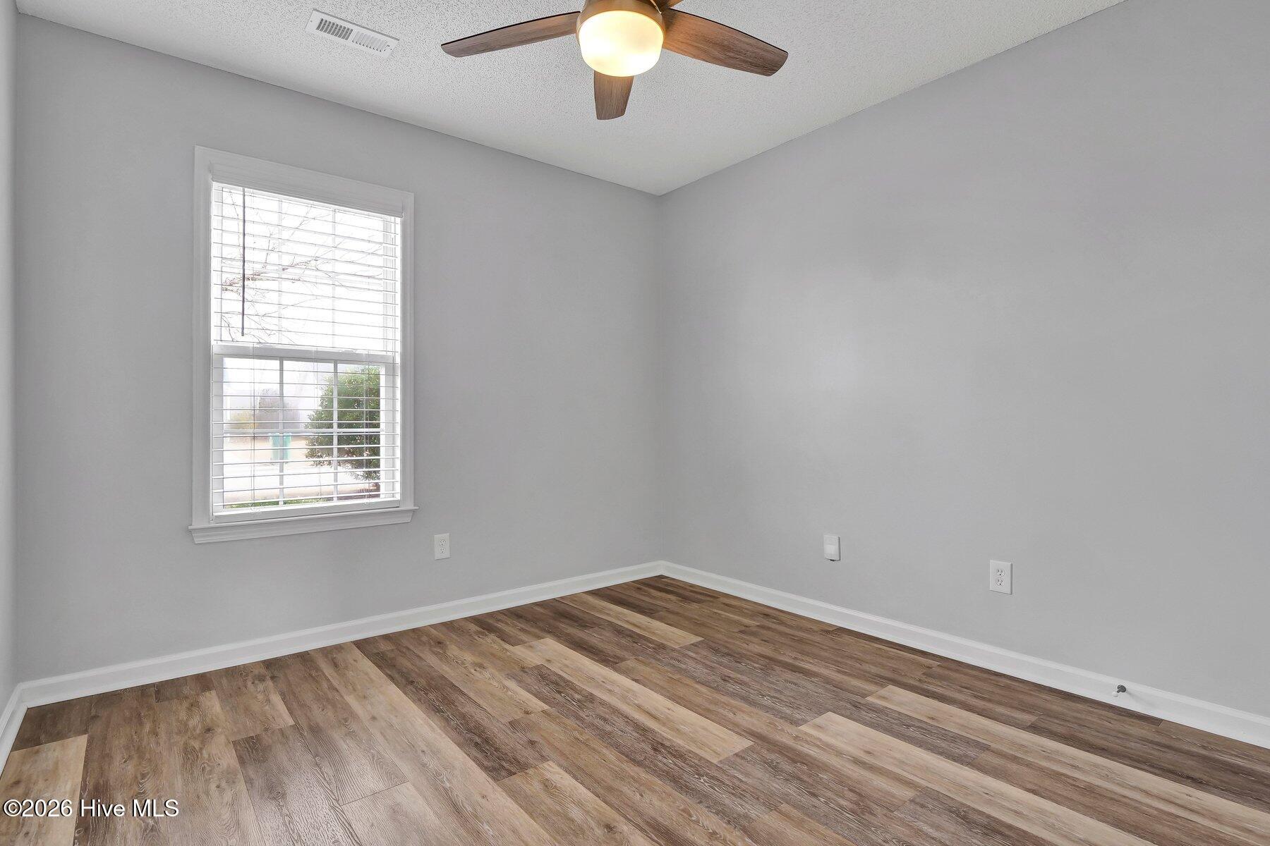 100552455 | Photo 15