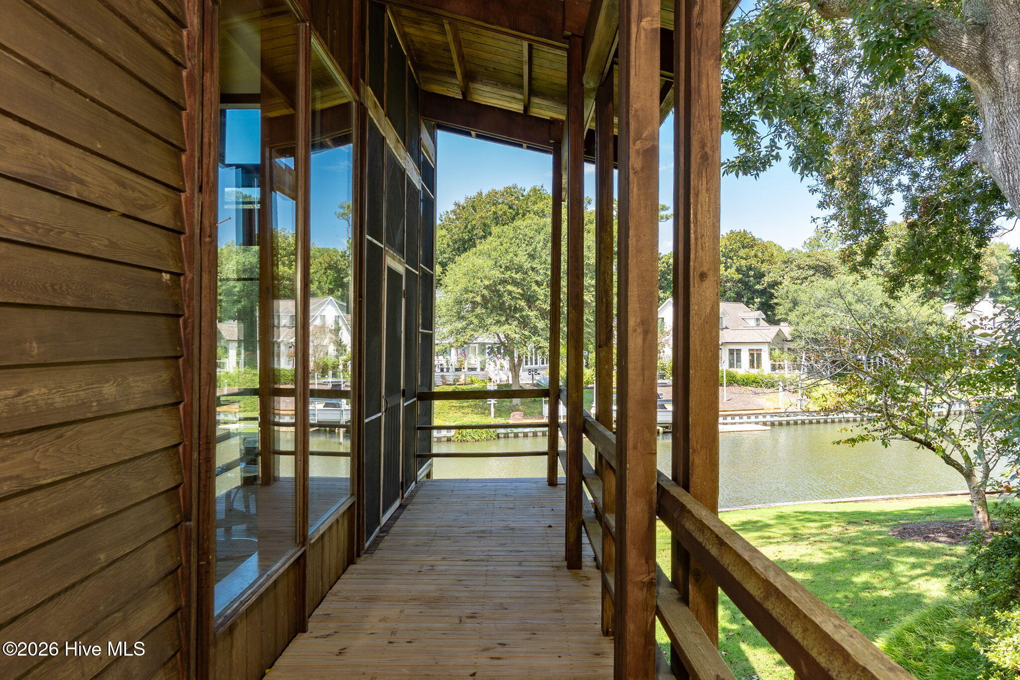 Side porch right