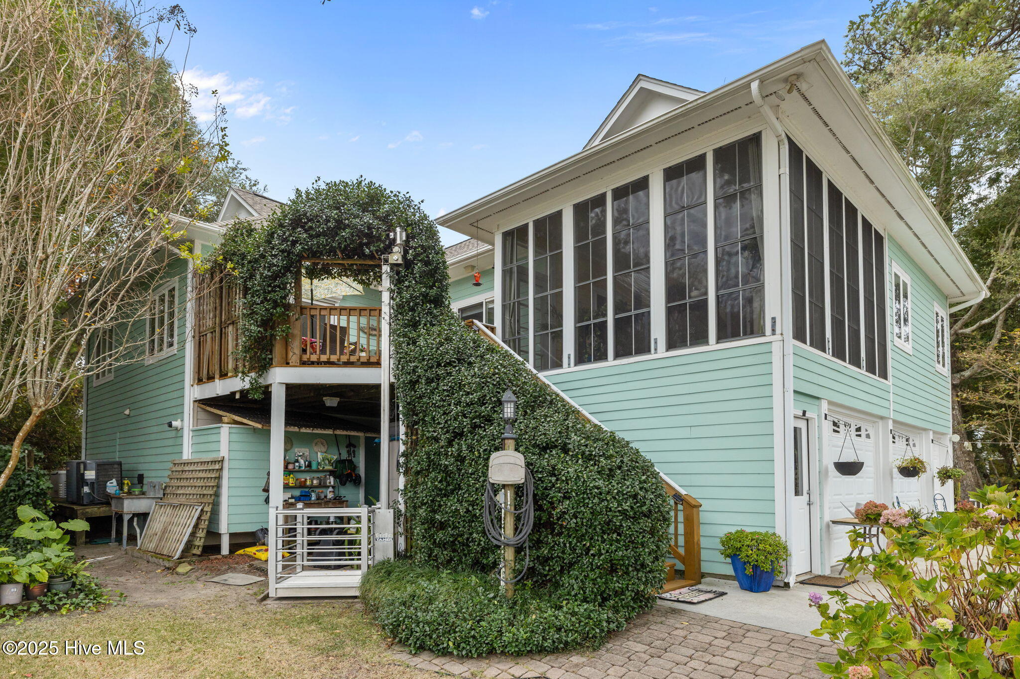 100540385 | Photo 44