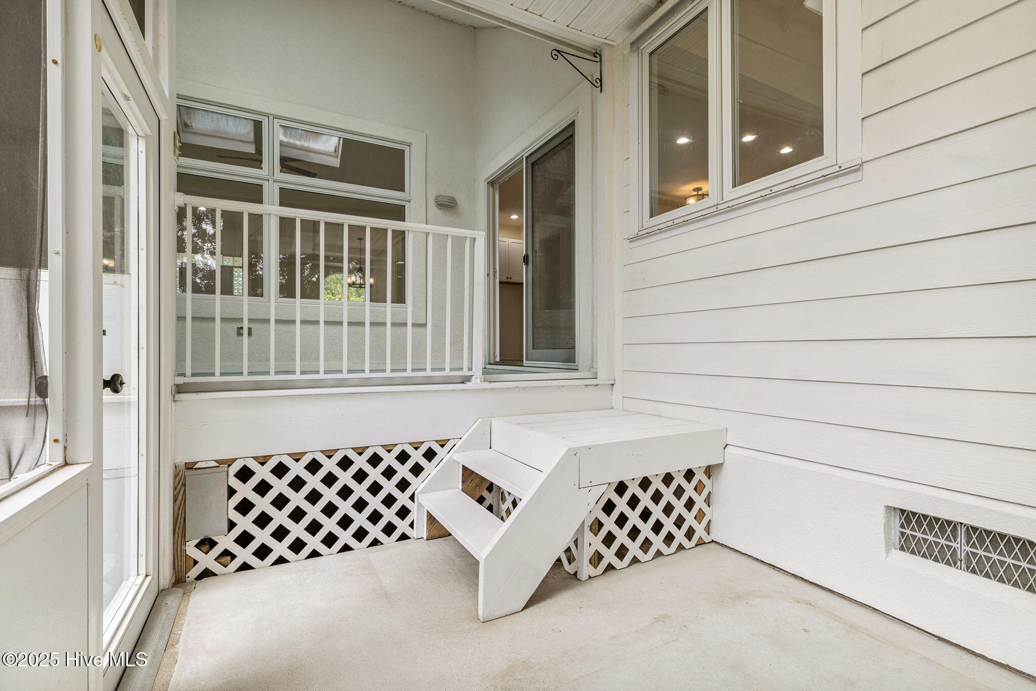 100517778 | Photo 44