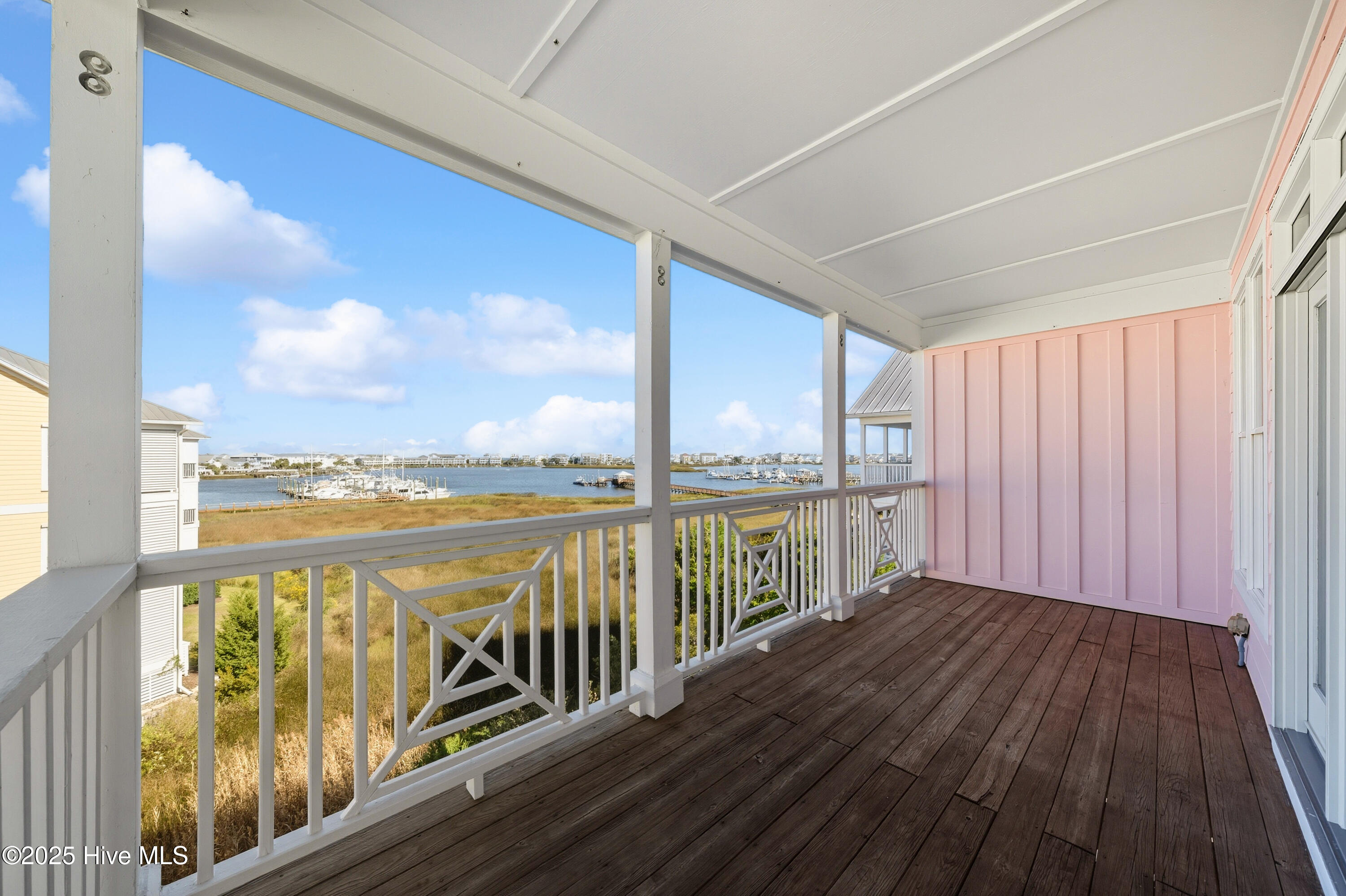 100527237 | Photo 23