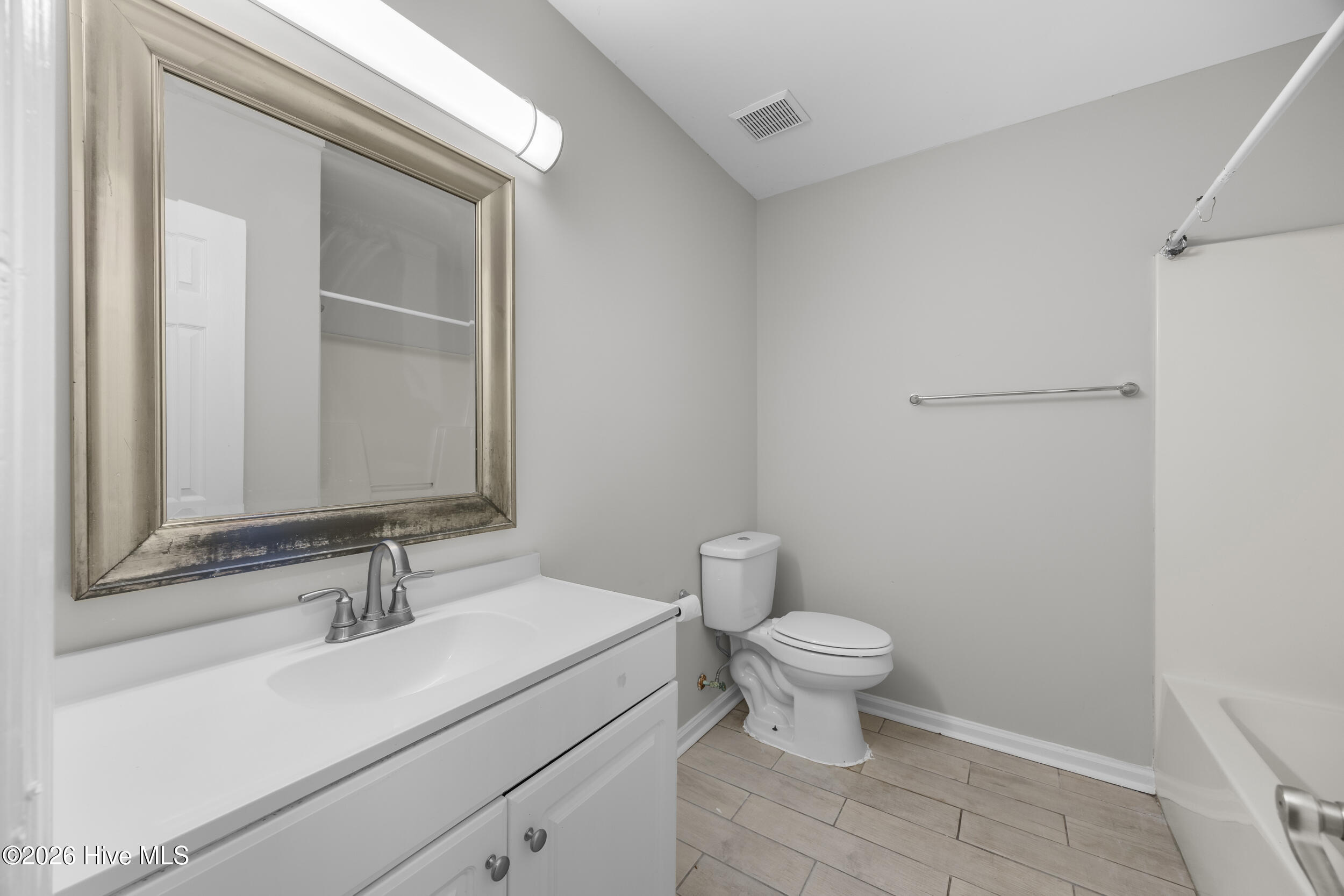 100548509 | Photo 16