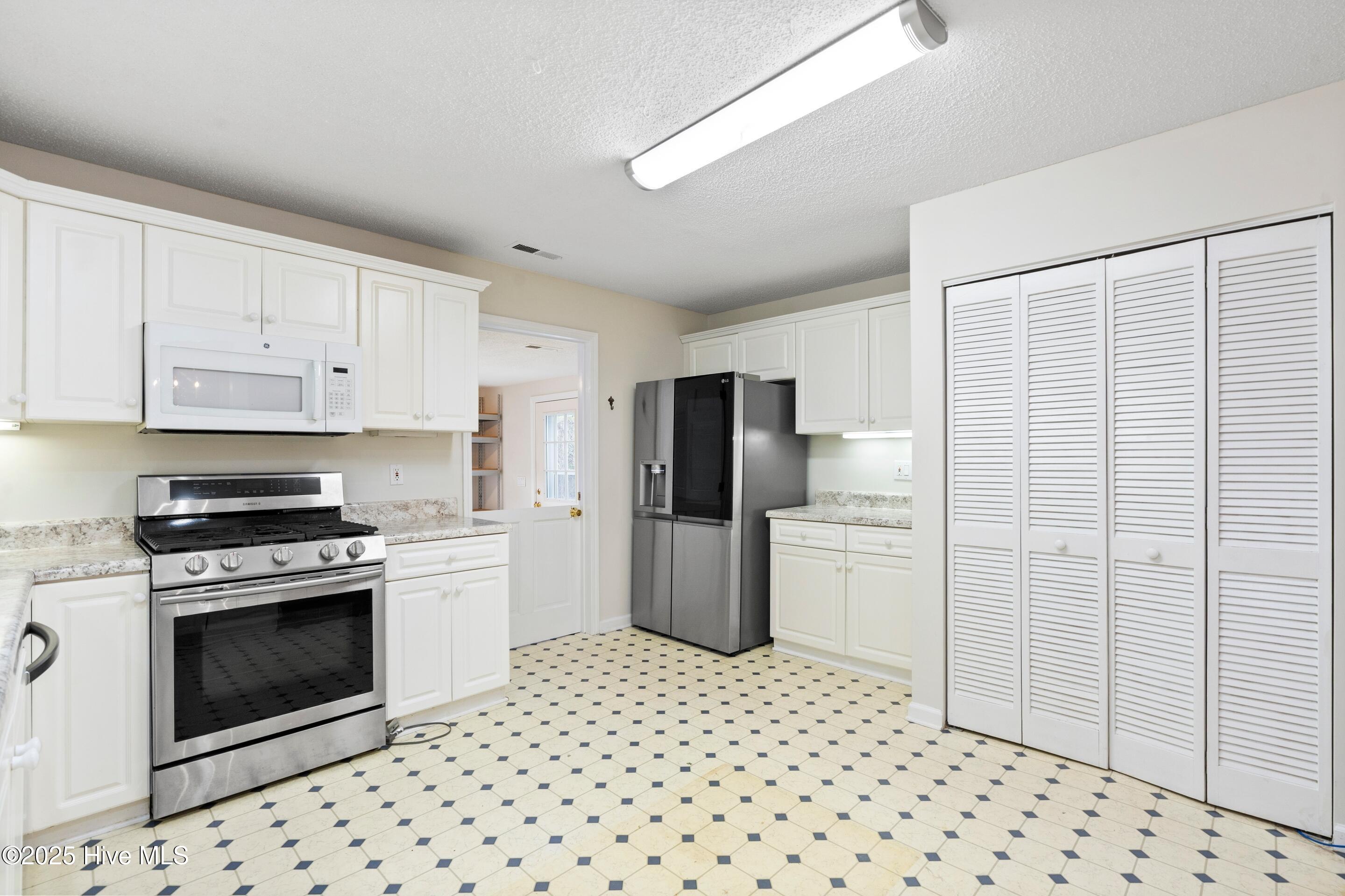 100522461 | Photo 22