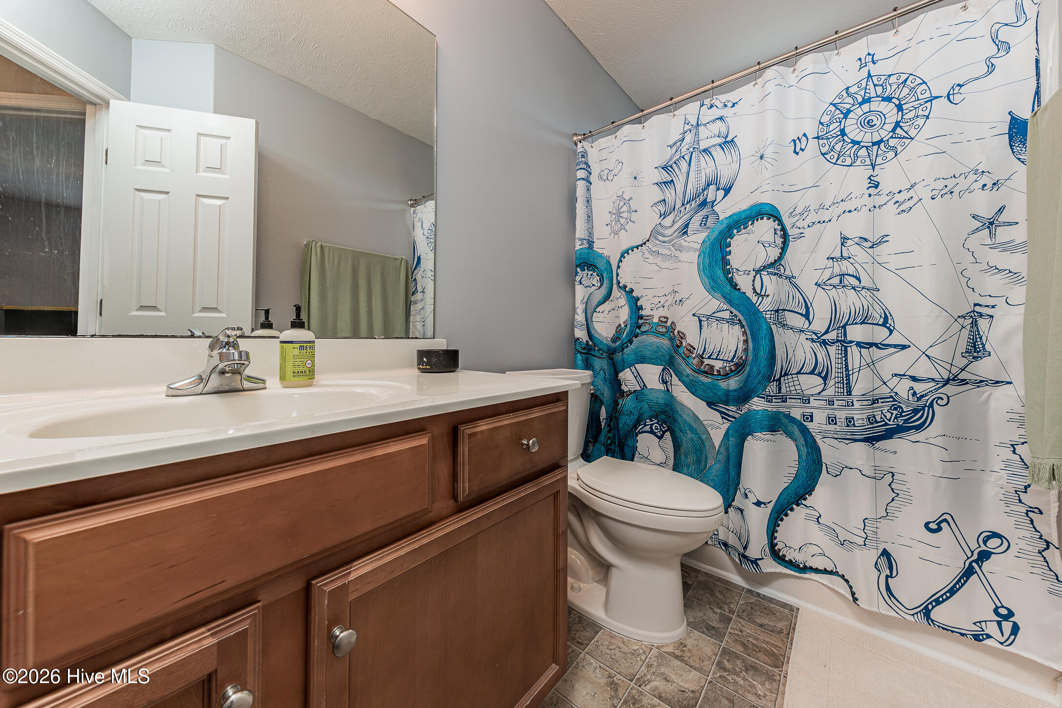 100561877 | Photo 32