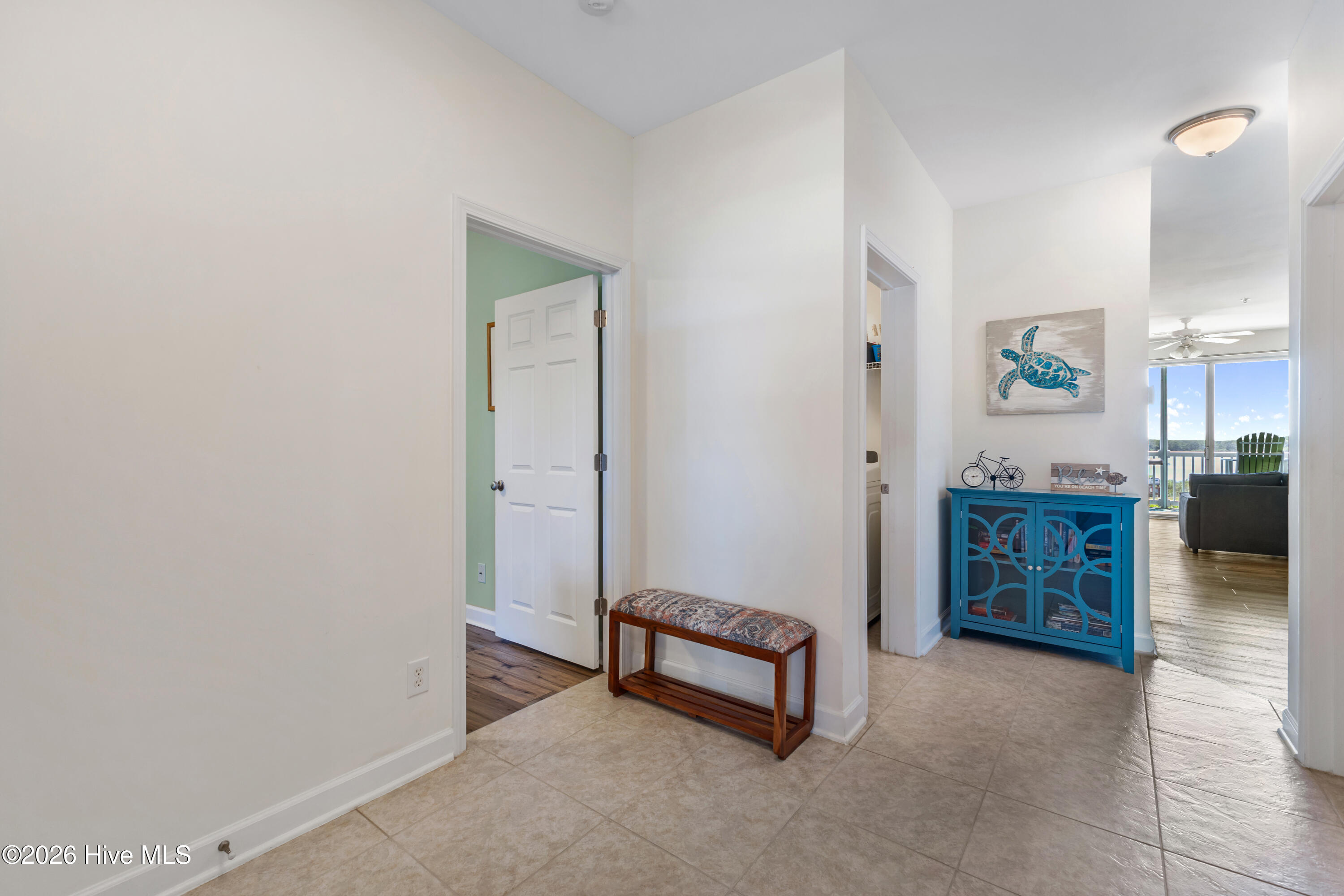 100570147 | Photo 21