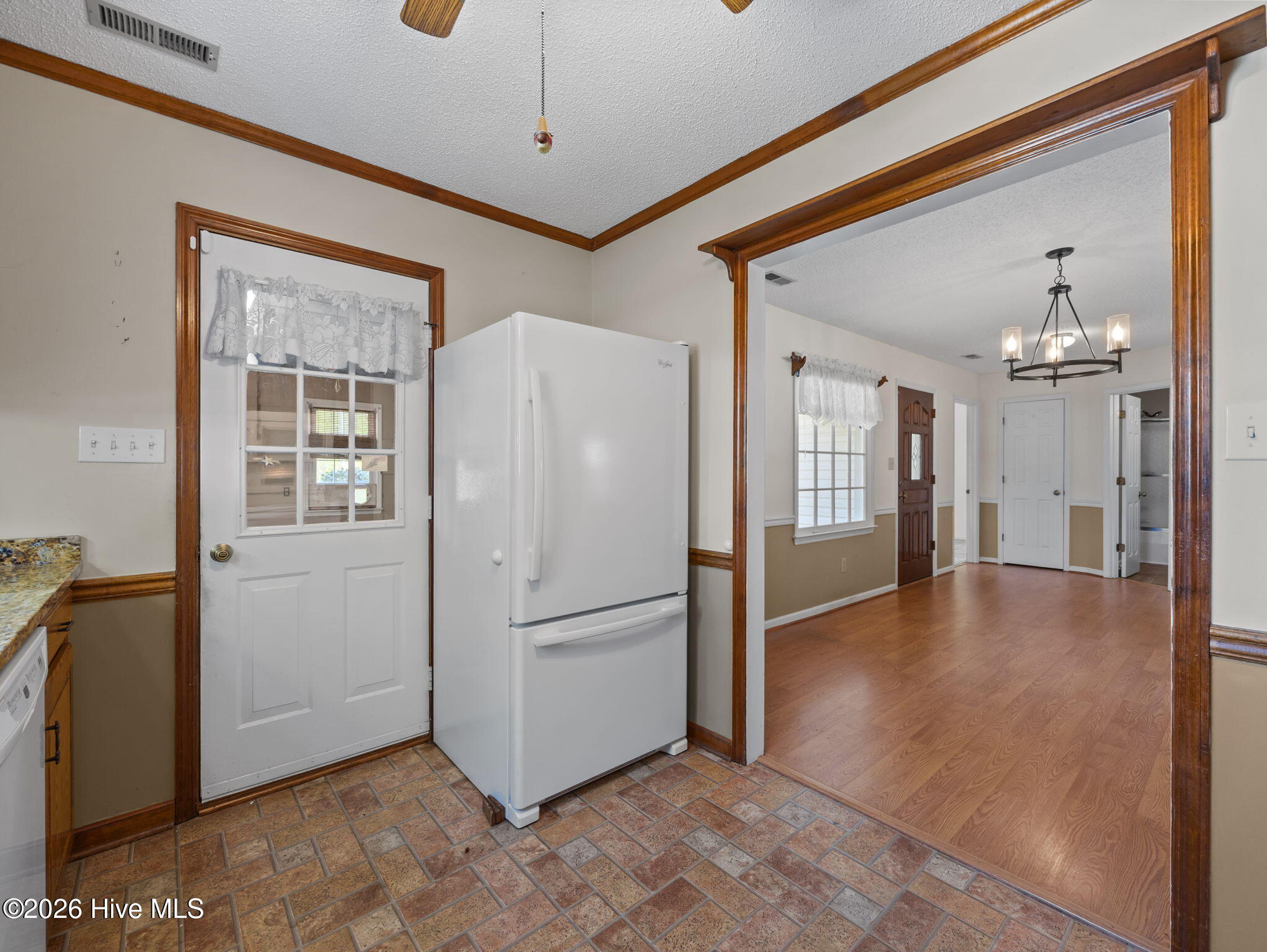 100565742 | Photo 13