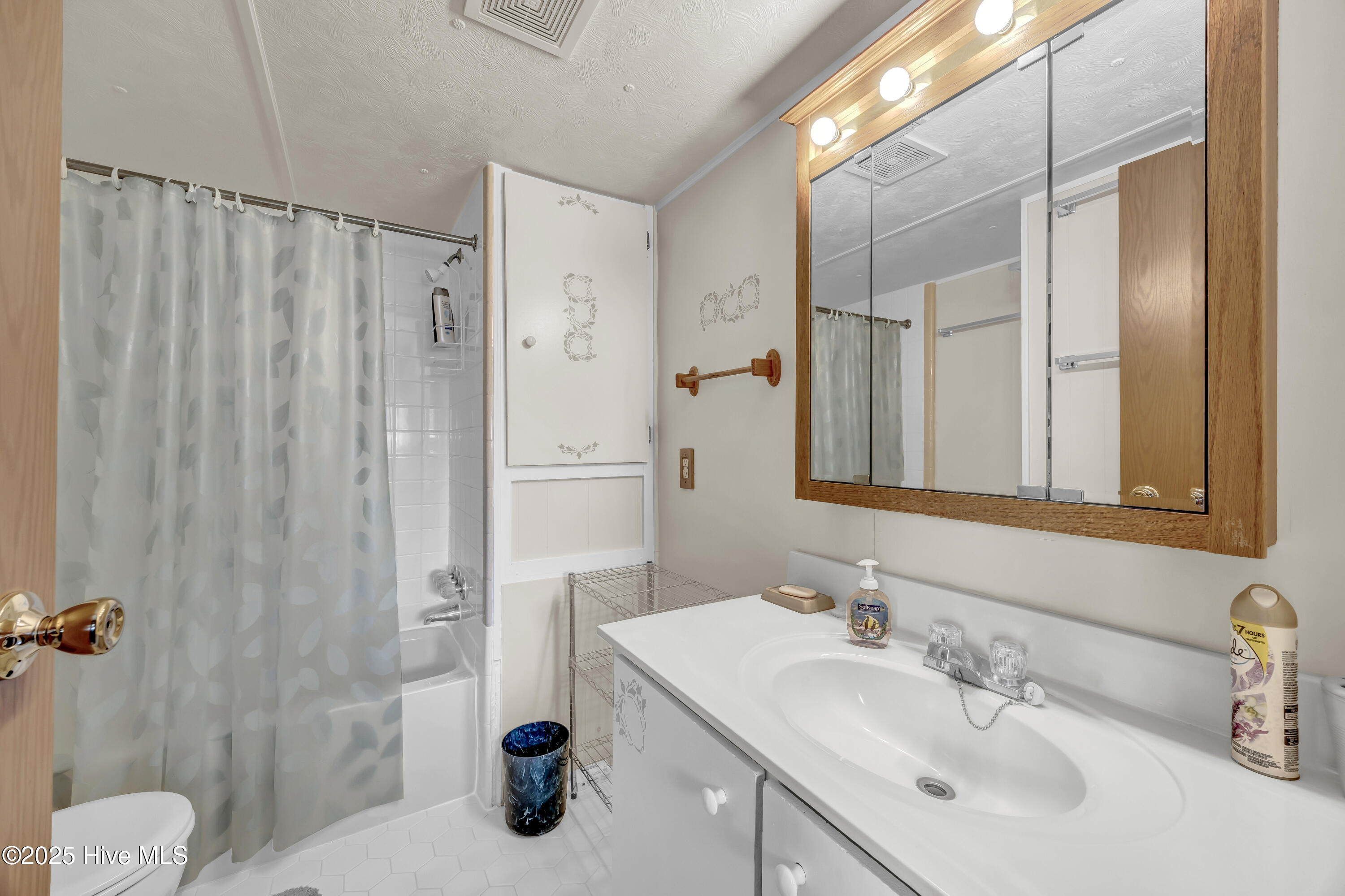 100520708 | Photo 16