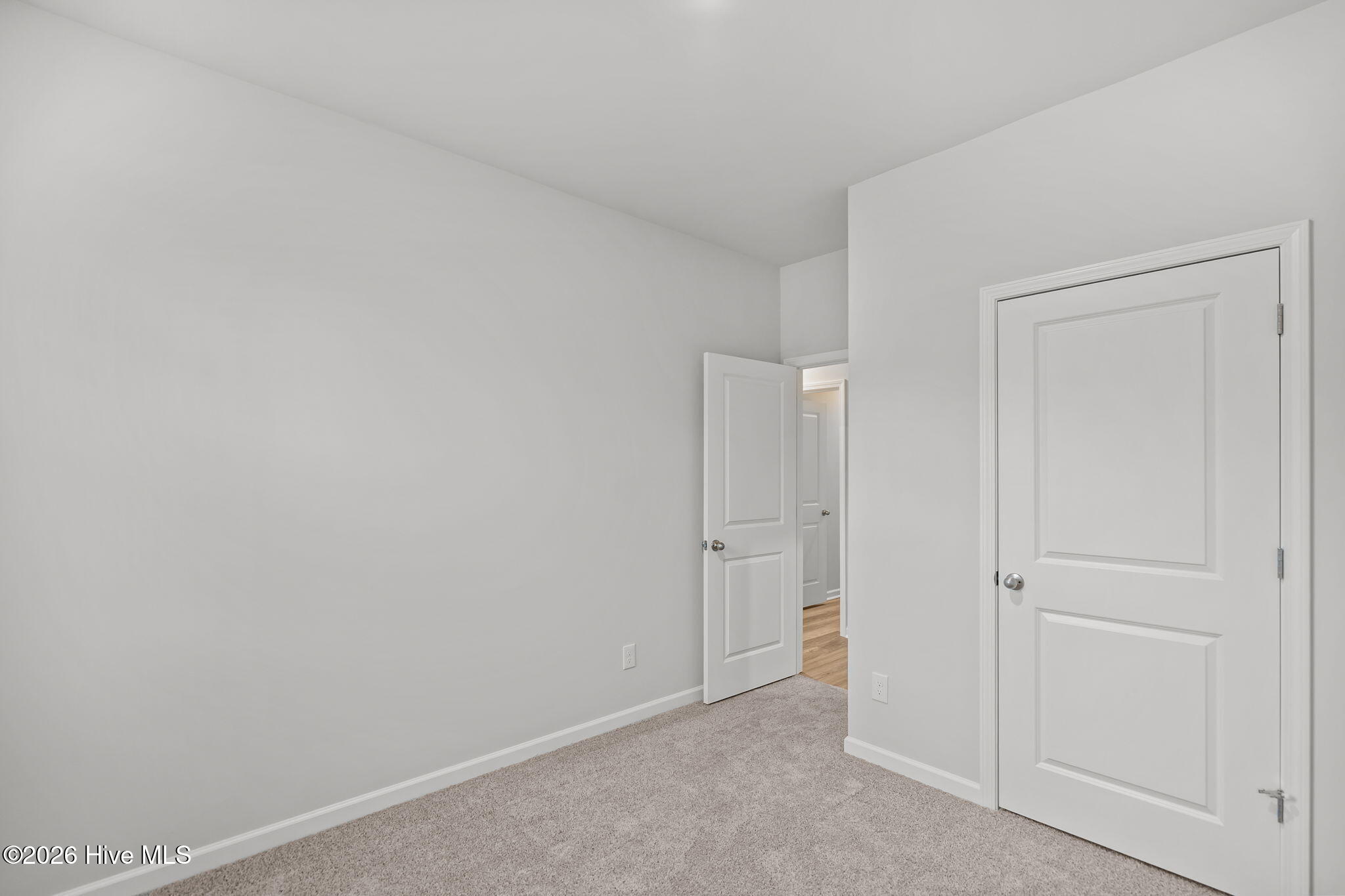 100548880 | Photo 33