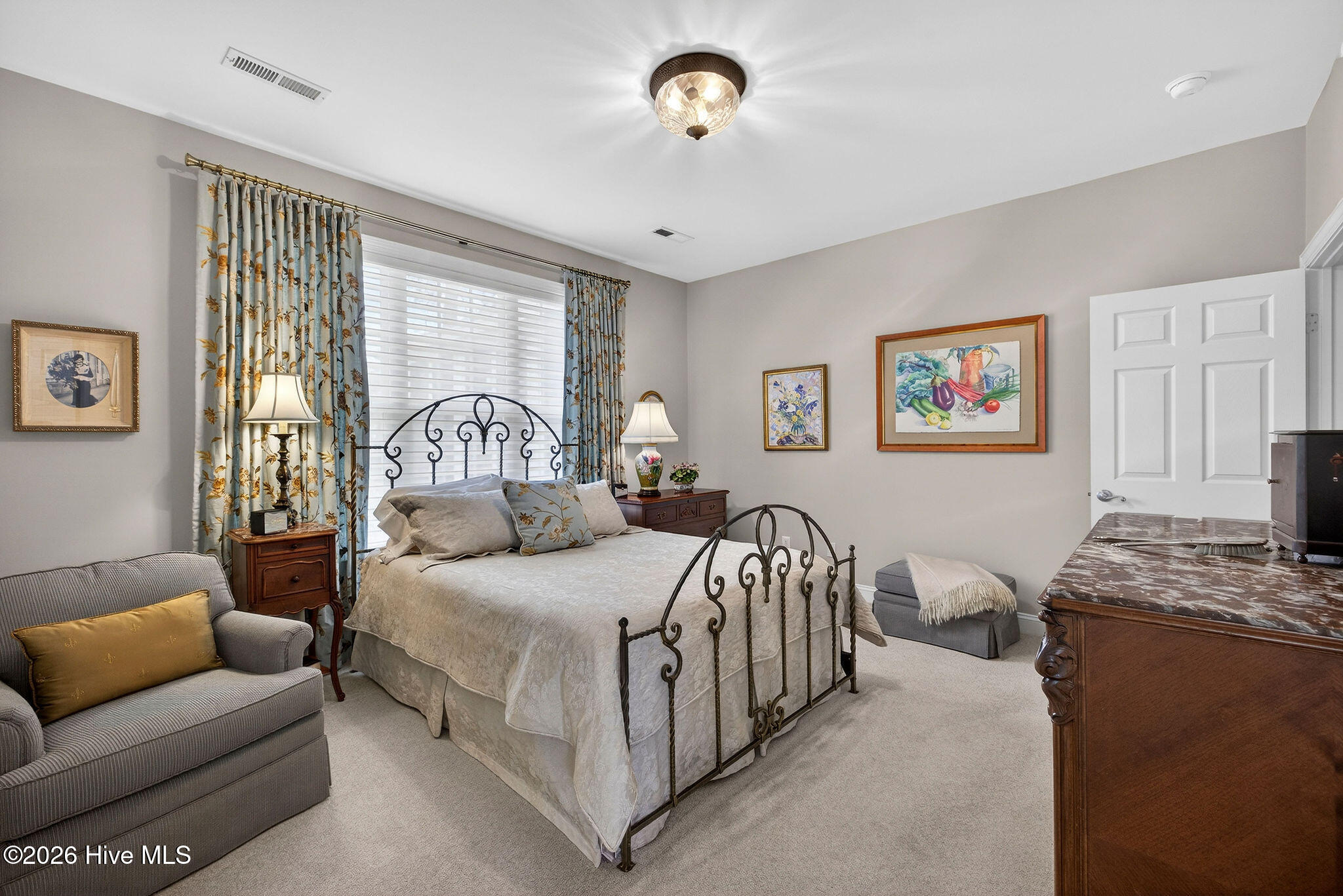 100565648 | Photo 17