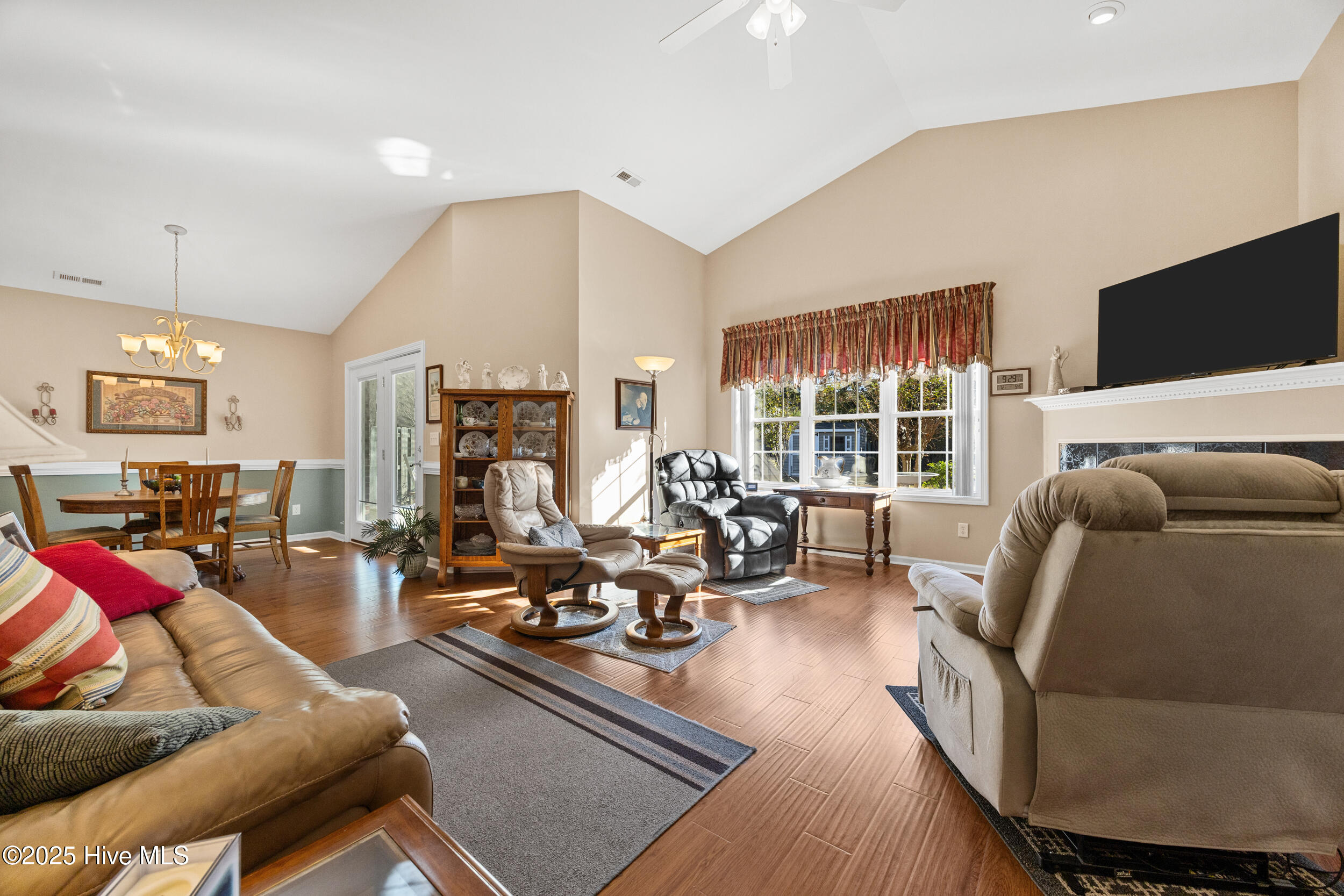 100541714 | Photo 21