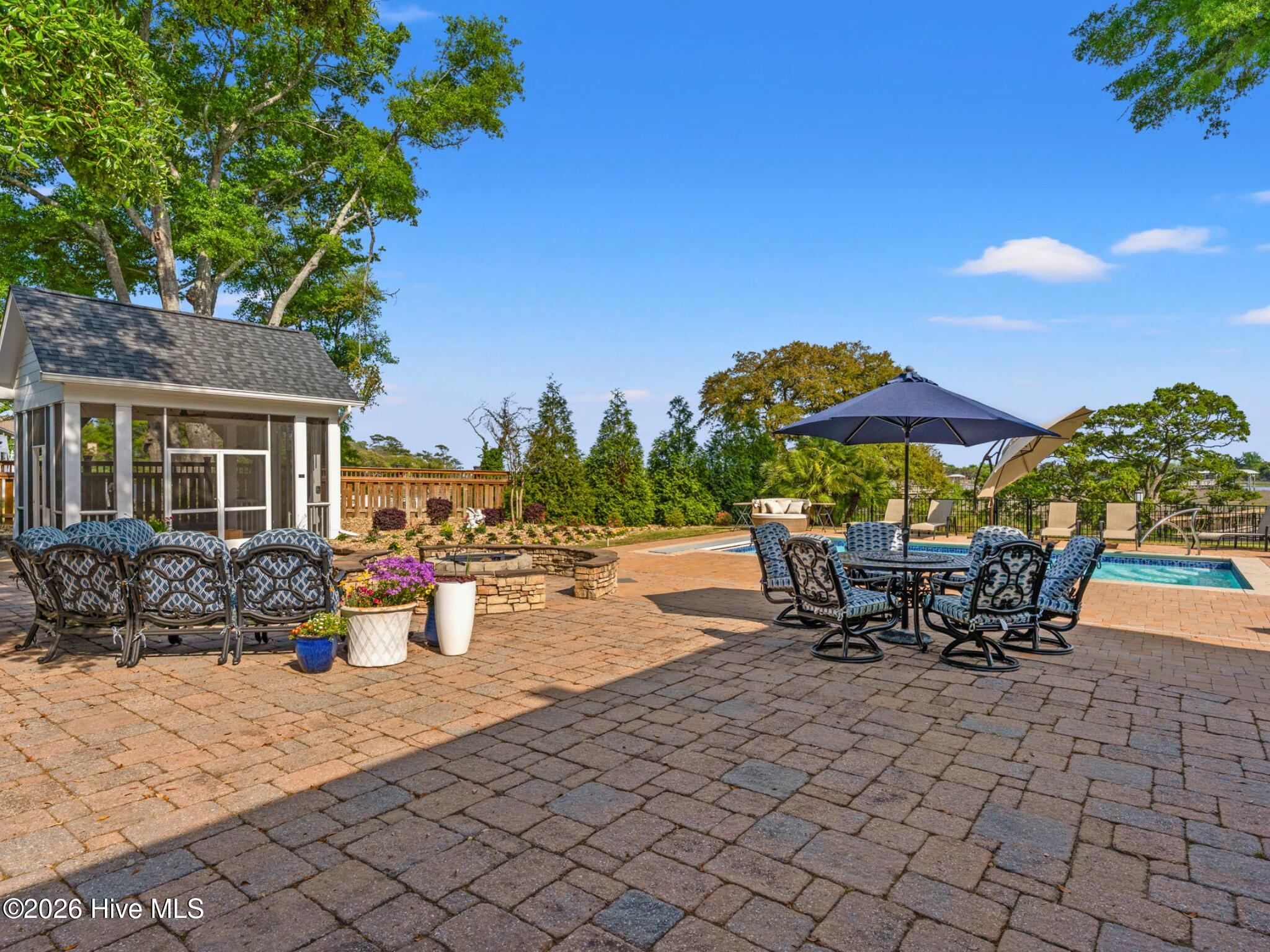 100568629 | Photo 55