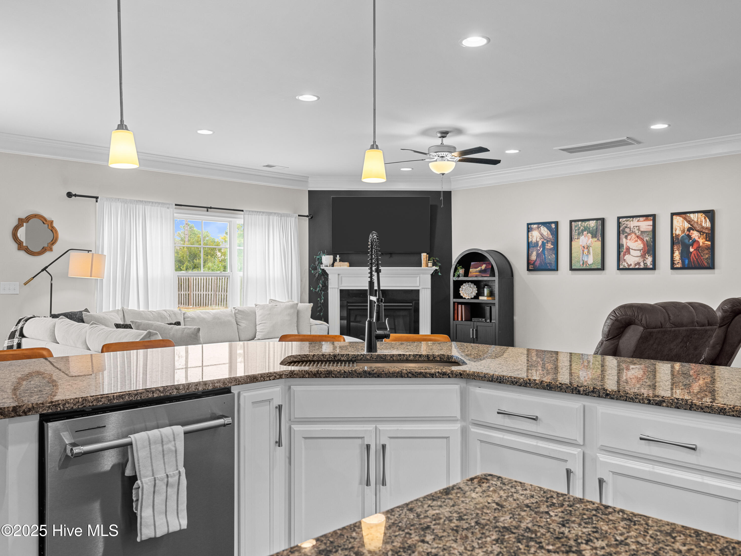 100535765 | Photo 33