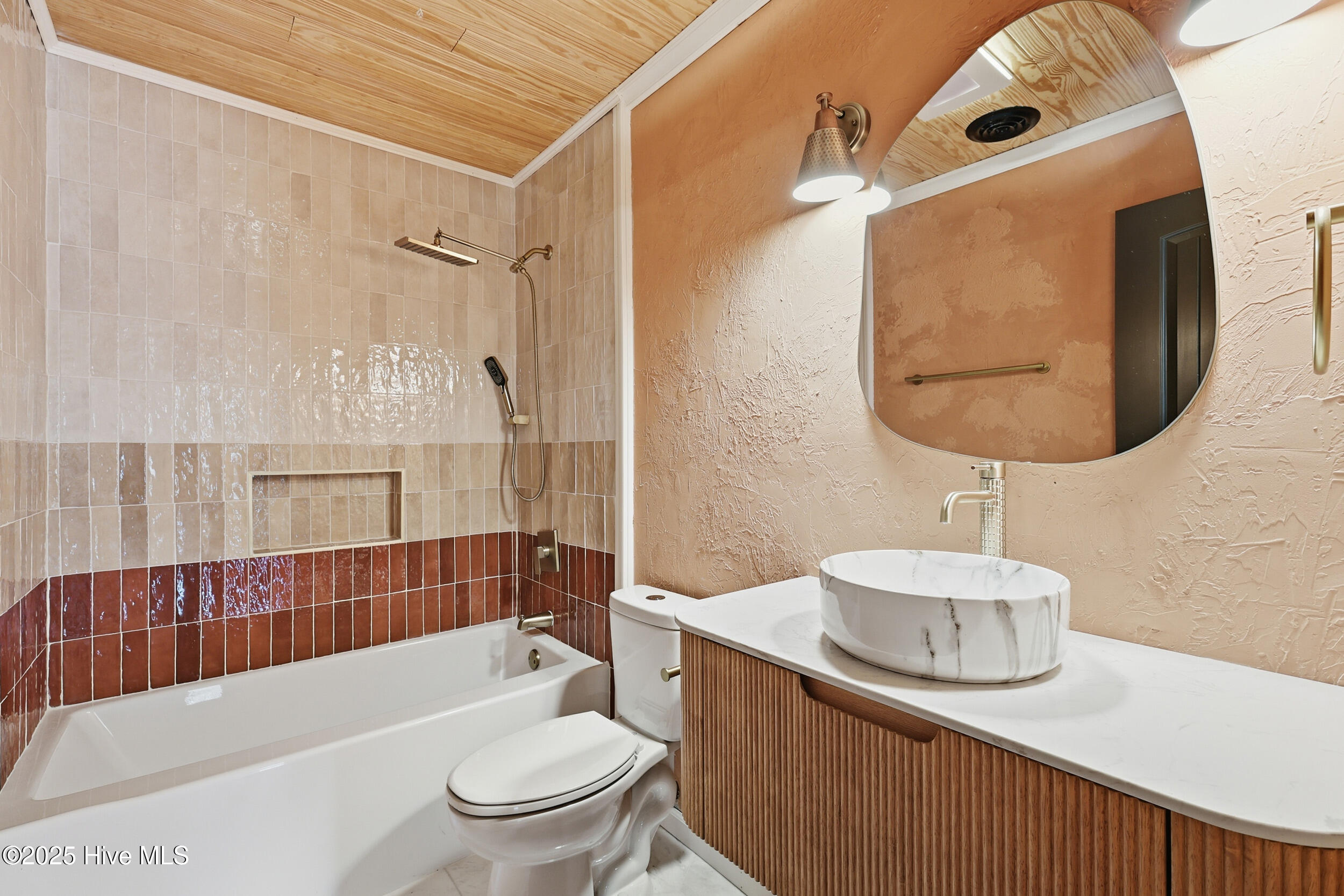 100542966 | Photo 25