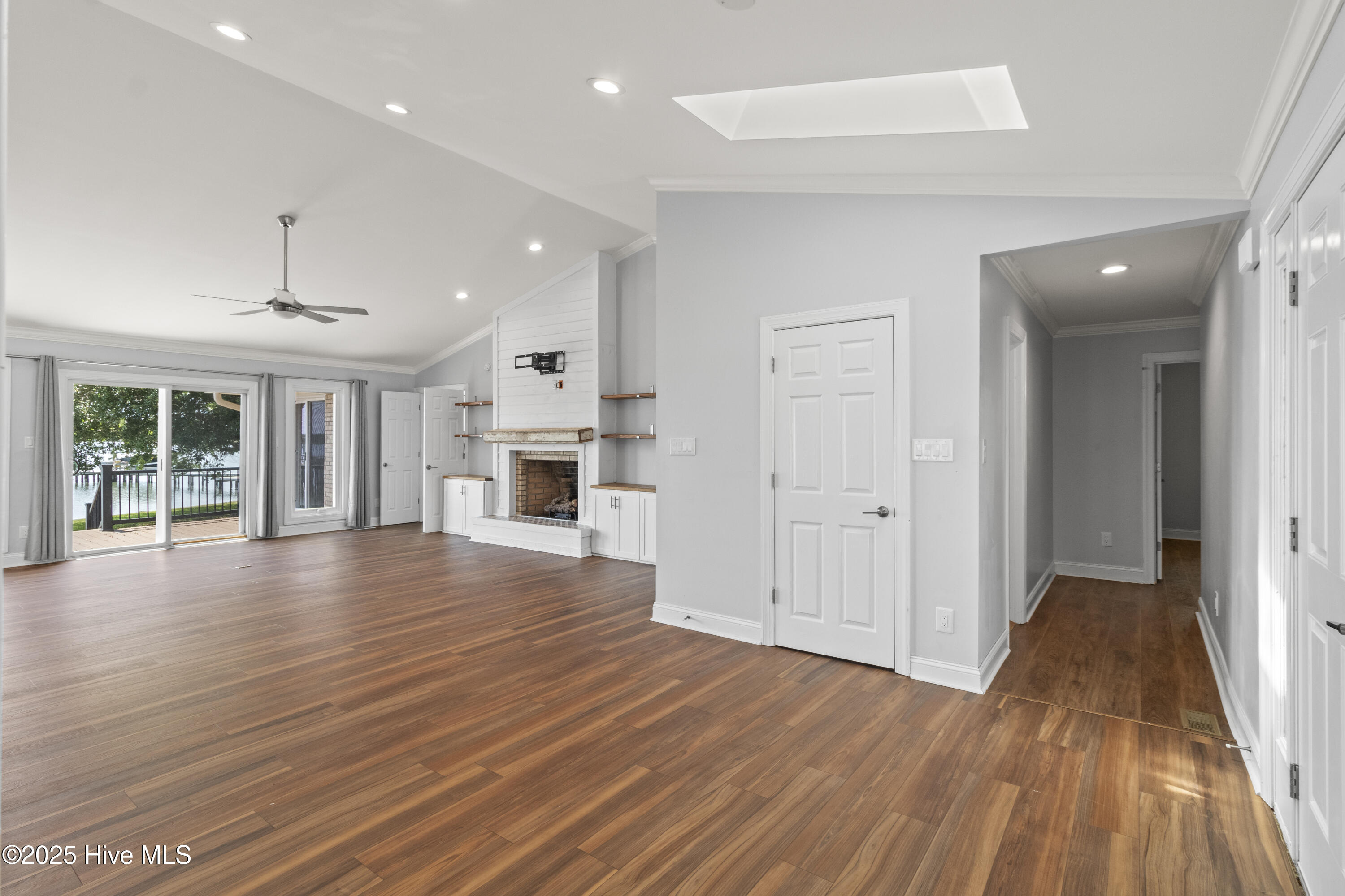 100556358 | Photo 33