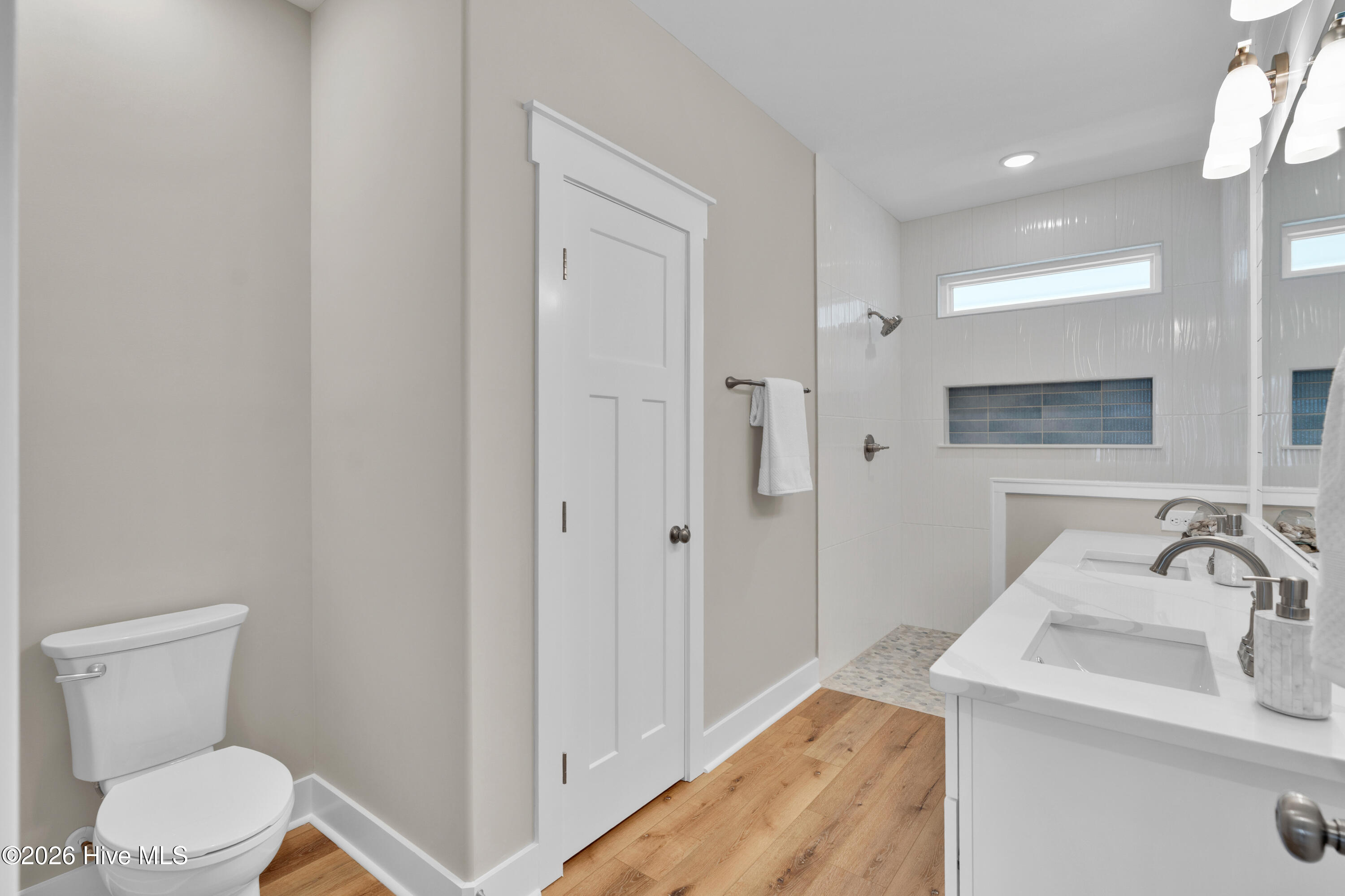 100564696 | Photo 19