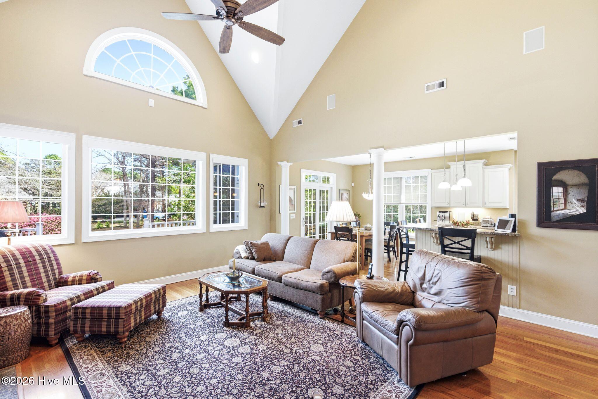 100564231 | Photo 15