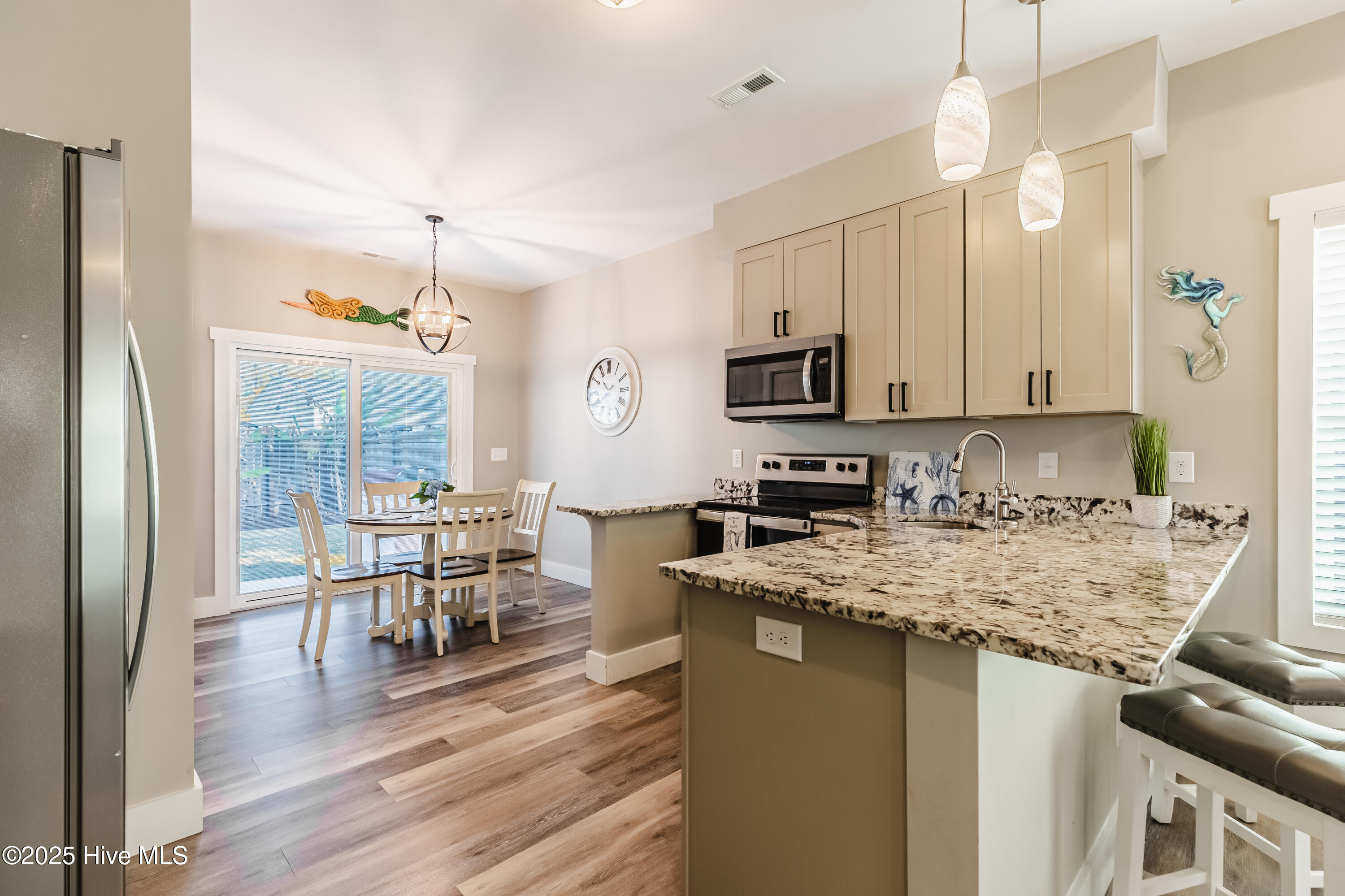 100542603 | Photo 29