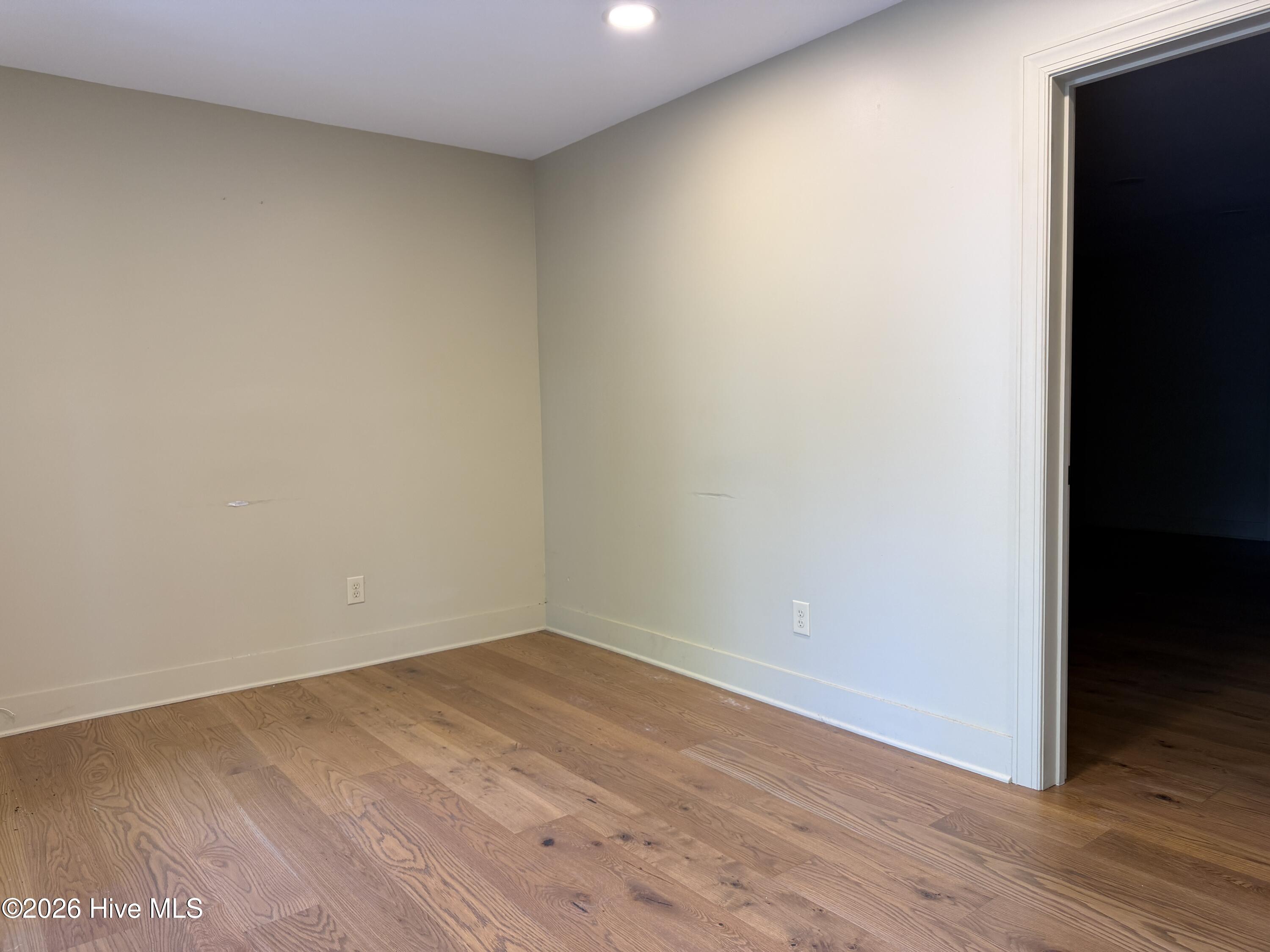 5 133 W Vermont Ave Interior