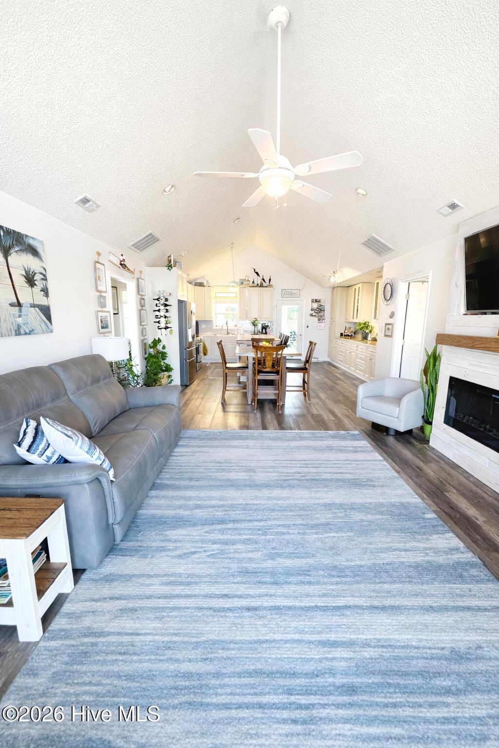 100560834 | Photo 10